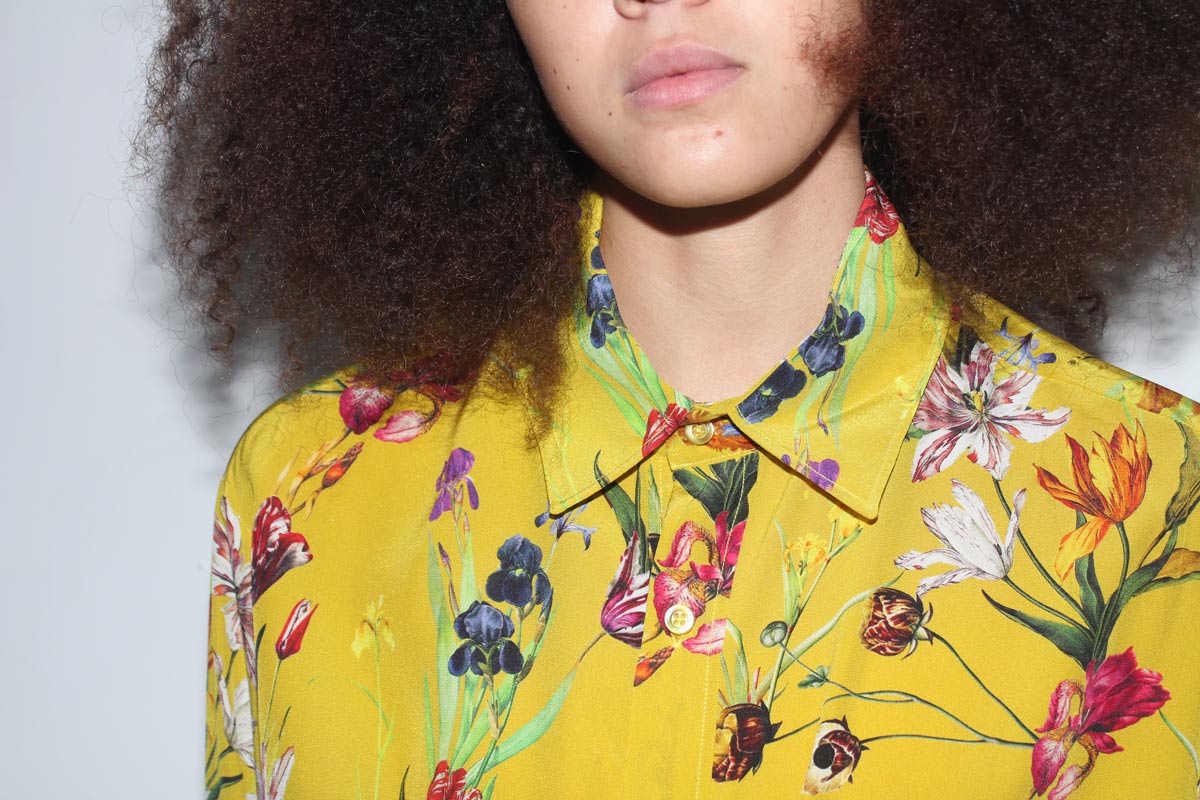 yellow-button-collar-close.jpg