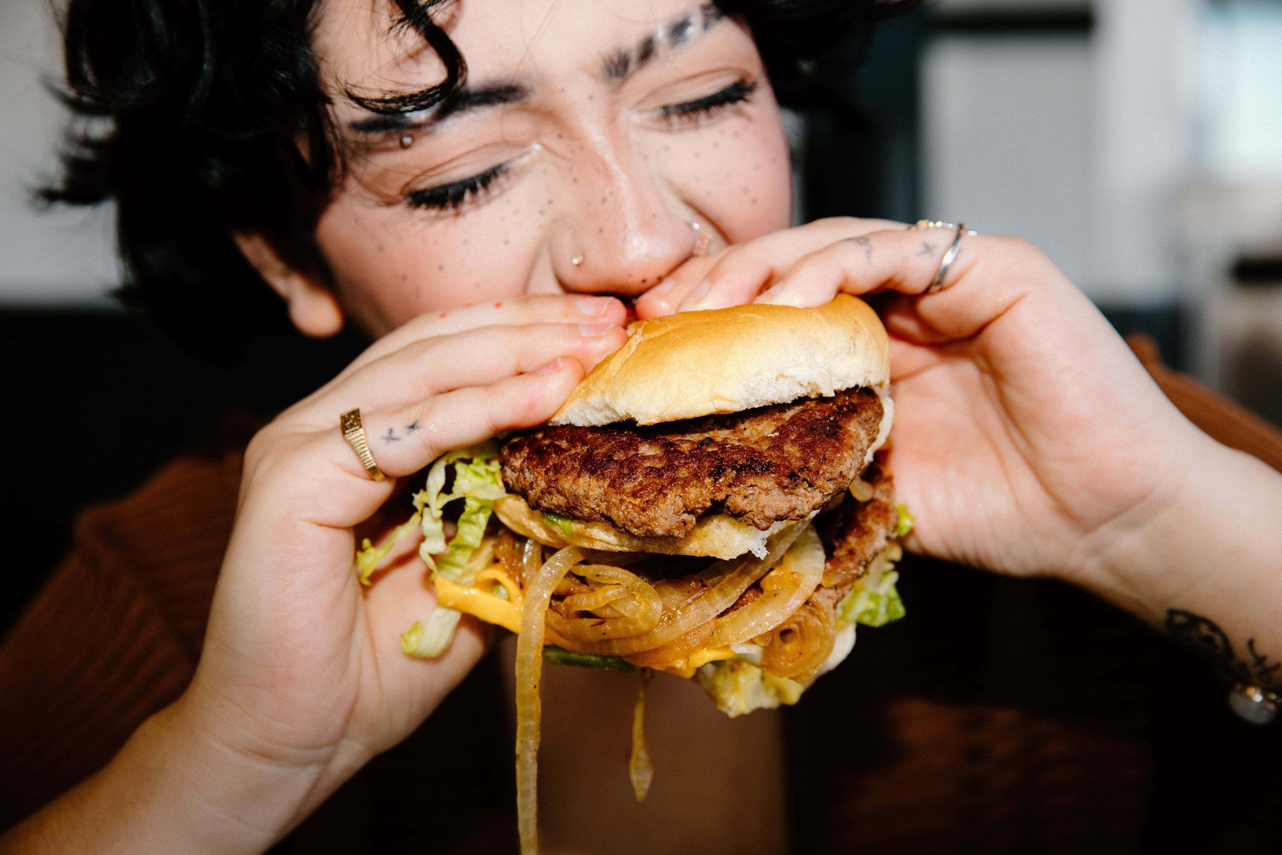 SpringMorrisPhoto_TheBurgersPriest_PeopleEating1_D2A1389.jpg