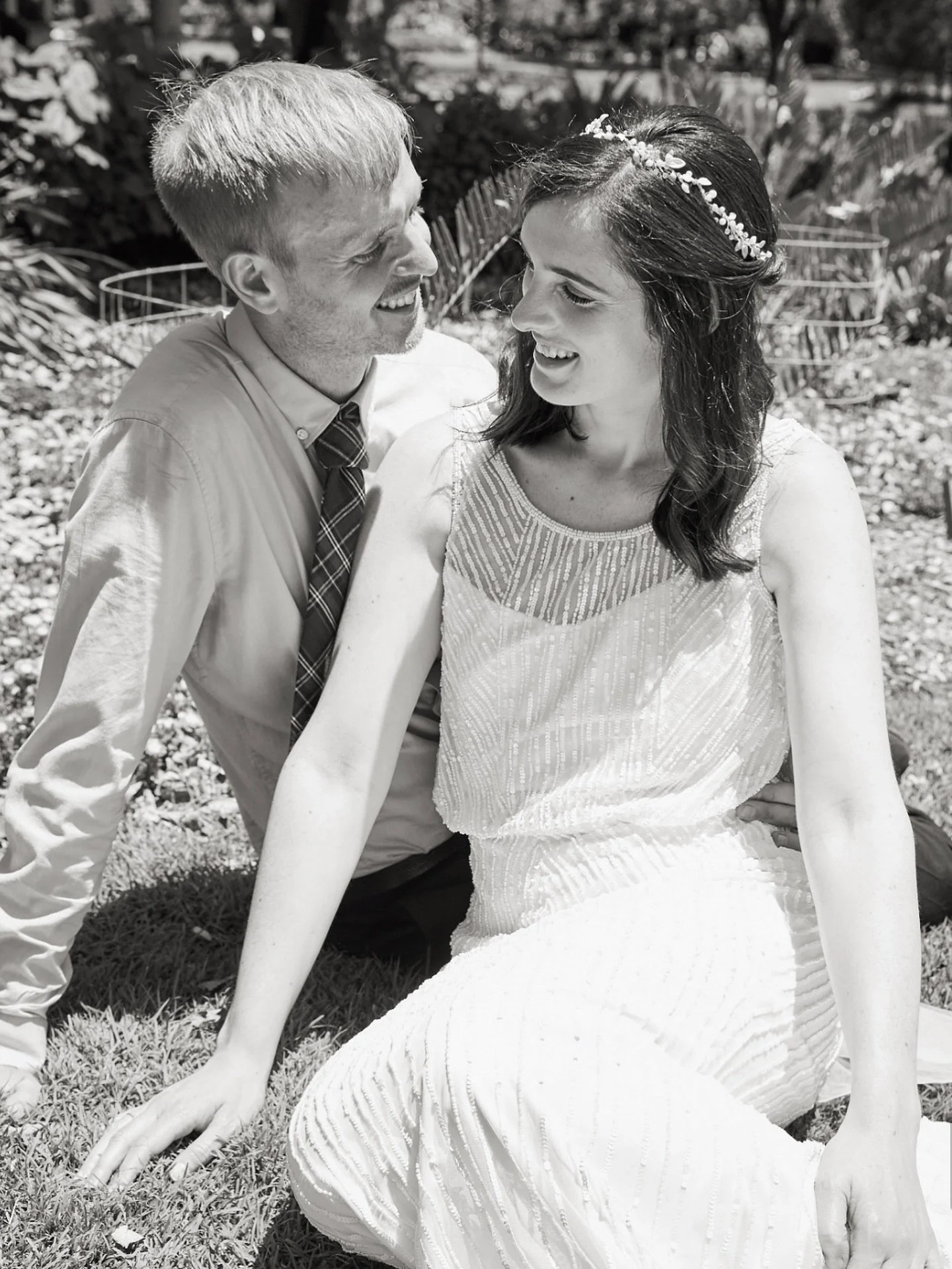 Em &amp; Dan ☀️

Such a joy to capture this lovely couples intimate ceremony in the Royal Botanic Gardens, we had fun roaming the gardens with so many beautiful locations to capture their love story 🤍

#capturinglove #weddingphotoshoots #sydneyweddi