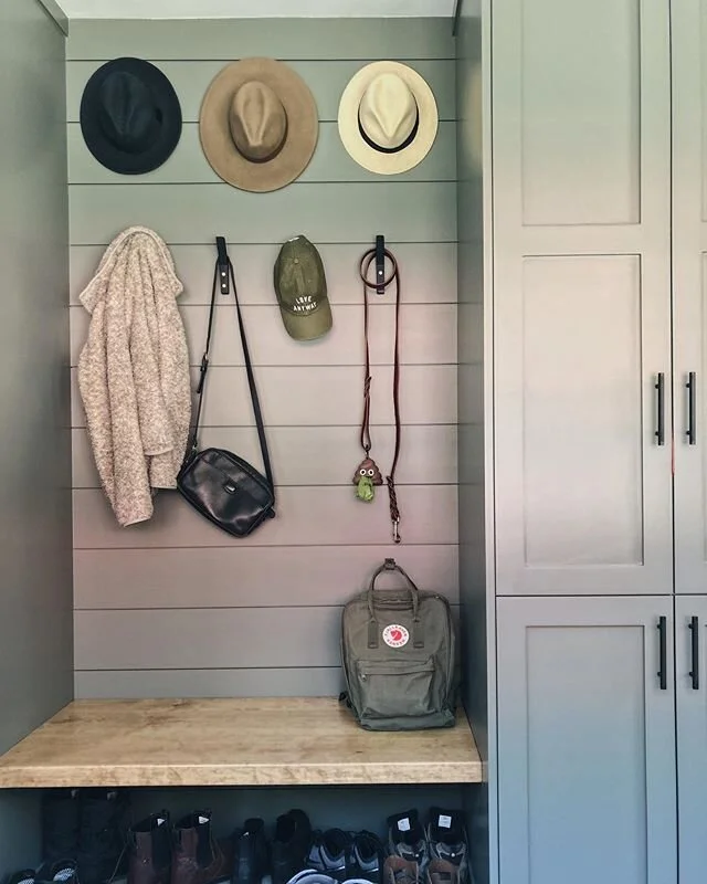 The space above the coat hooks was really missing something.. I knew artwork would be too busy/too high to enjoy. Working with what I had, I pulled the hats from my closet and used command hooks the secure them in place!
.
I had to stand outside and 