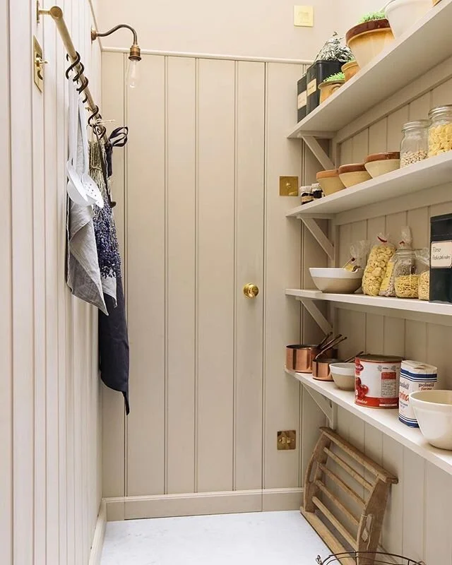 I&rsquo;m thinking it&rsquo;s about time to start a new project and this hidden door from @devolkitchens is giving me major inspiration! .
.
.
#rennavation #cljsquad #myhomevibe #hometakestime #interiors123 #greathomestaketime #pantrygoals #beadboard
