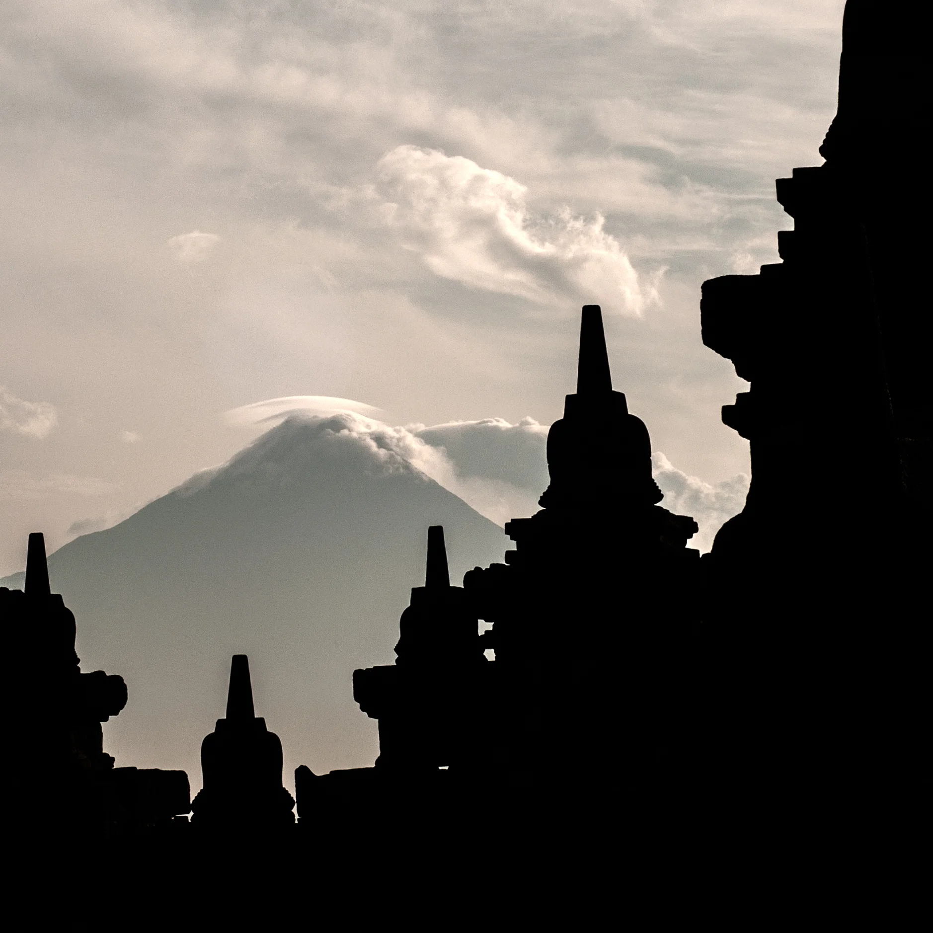 vulcano silhouette