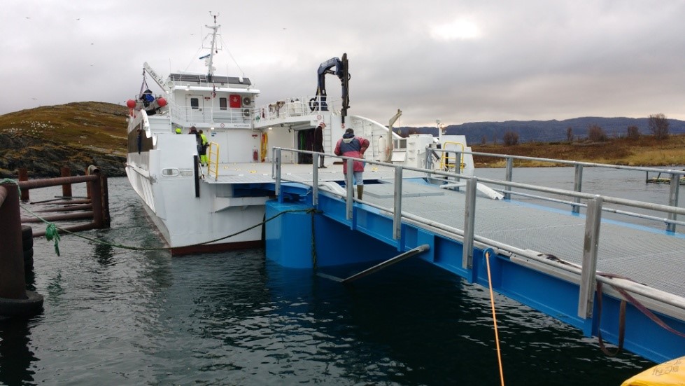 Bilbro på plass på Kongshus, for første gang anløpt av M/S Årøy