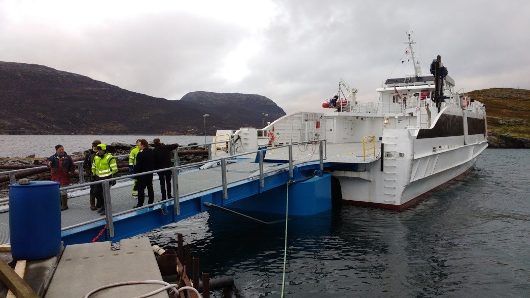 M/S Årøy i fergekai på Kongshus, Årøy. 