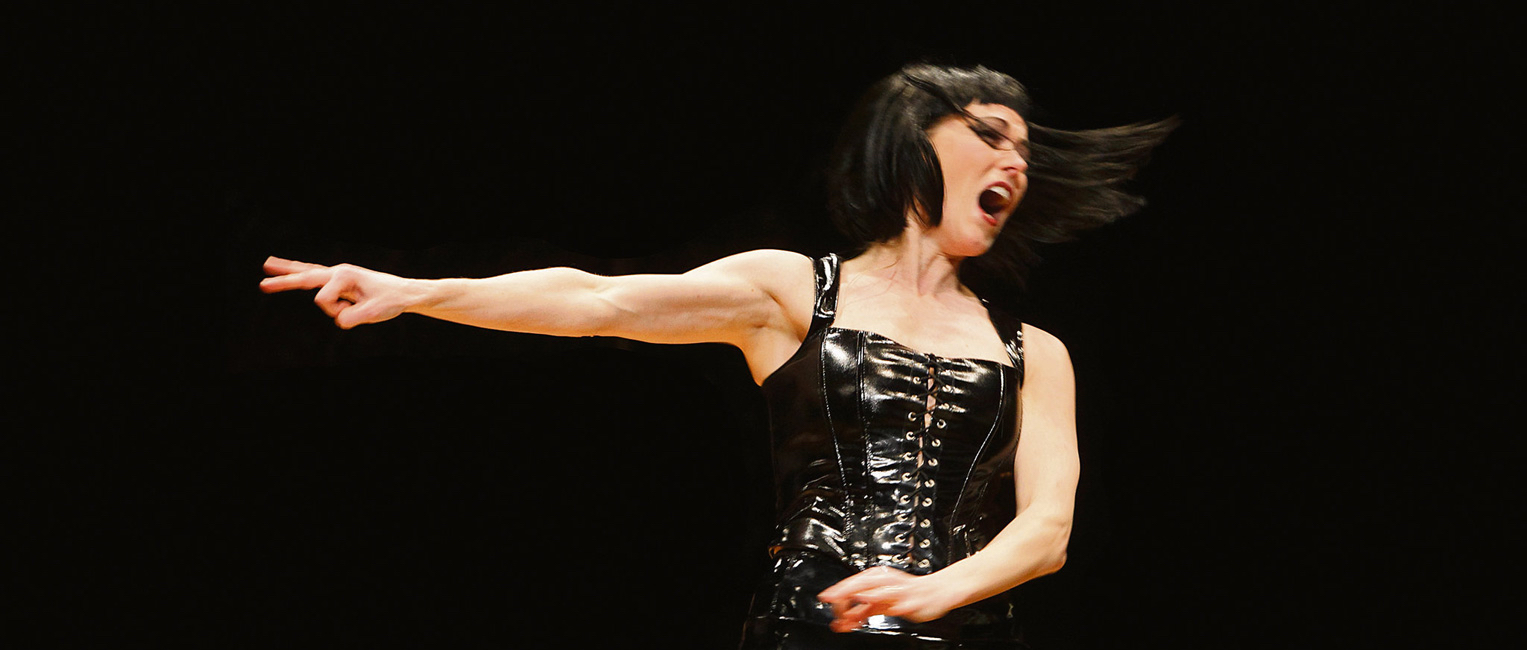 Barbara Hannigan singing and conducting Ligeti's "Mysteries of the Macabre"
