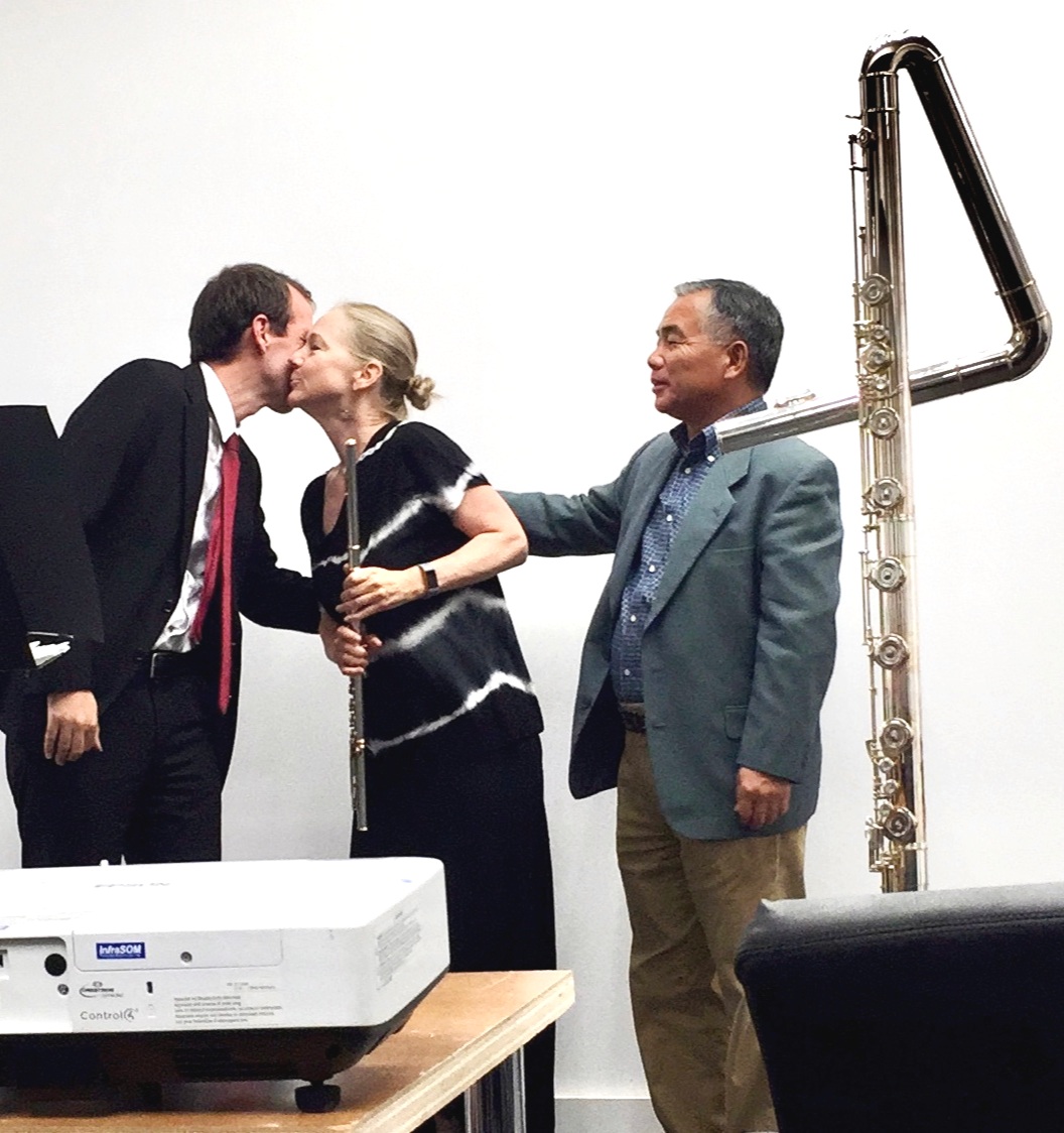 Bows after a lecture recital at the Fundação Oriente, Lisbon. With guitarist Júlio Guerreiro and Sadayoshi Takagawa of the Japanese Embassy, haiku reader—thank you!