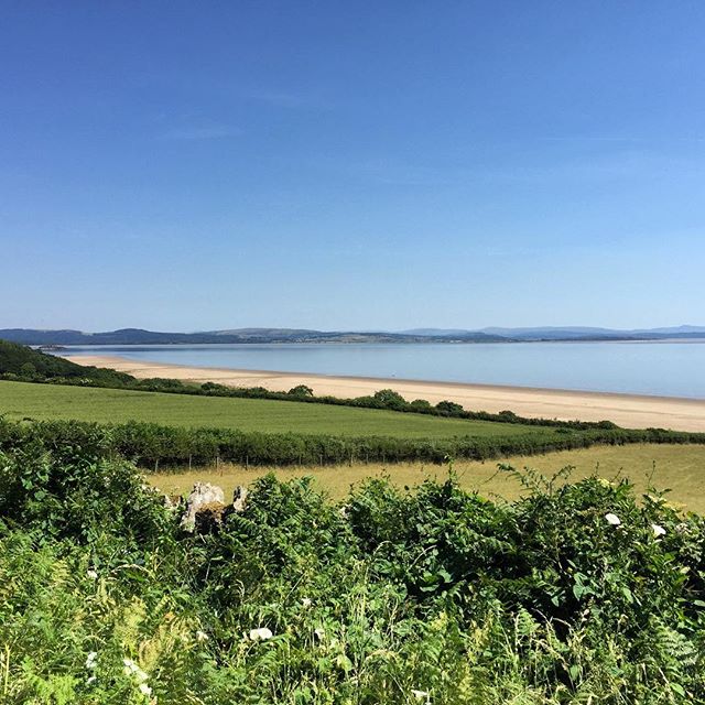 Oh Cumbria. You are stunning today 😍 #lakesanimalphysio #outandabout #notjustlakes #sunshineatlast