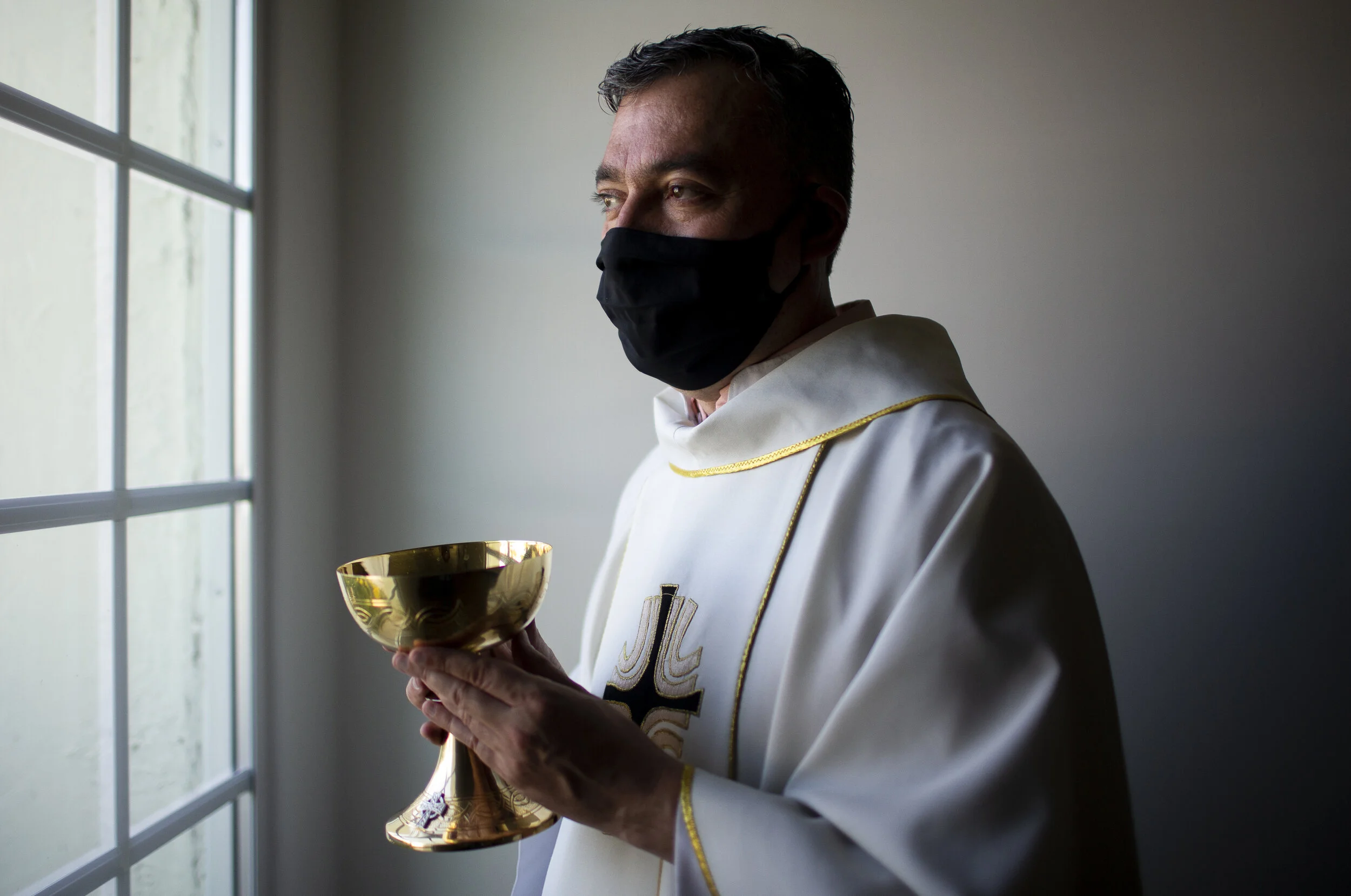 Communion_COVID19_SaintGregorysCatholicChurch21.JPG