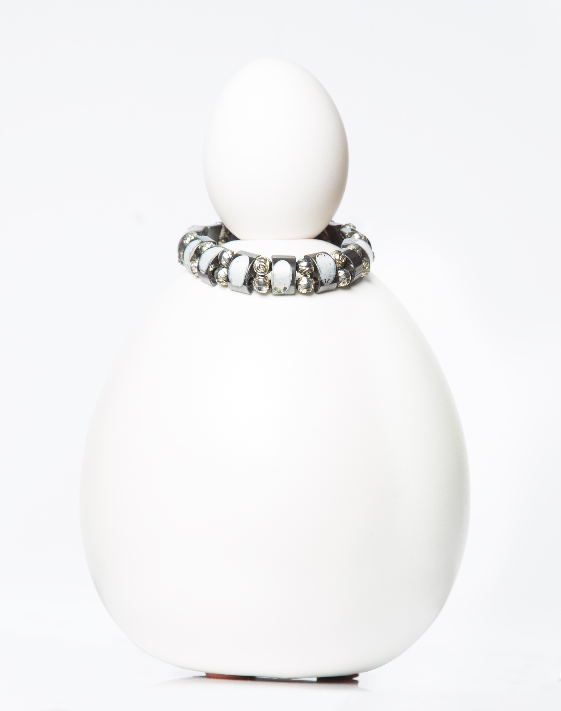 egg-necklace0240.jpg