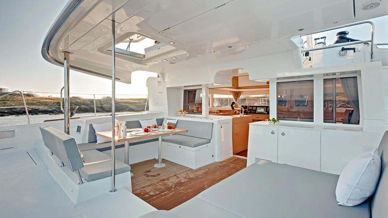 Lagoon-Catamaran-45-Deck.jpg