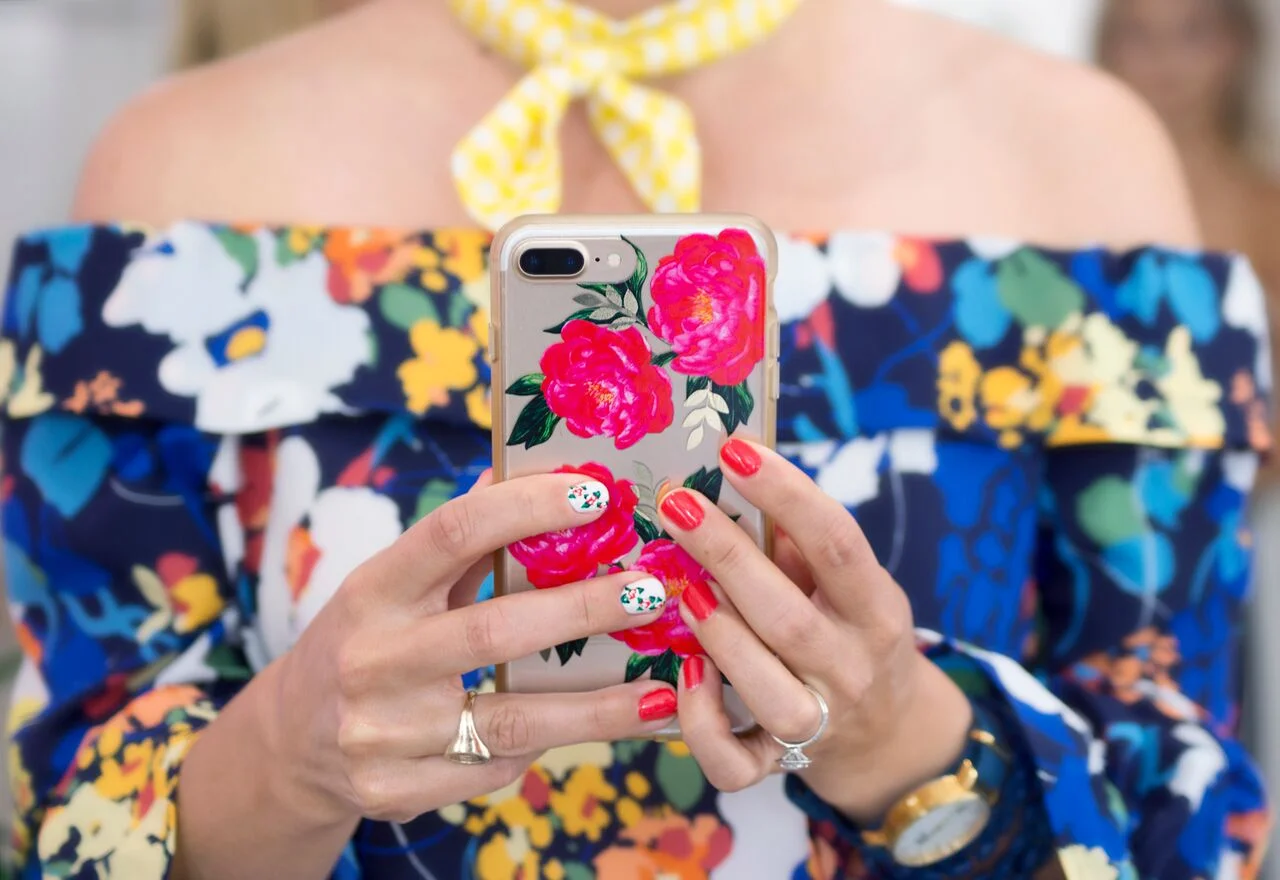 image by Jennifer Collins Photography // mani by Mylk Bar // case found here
