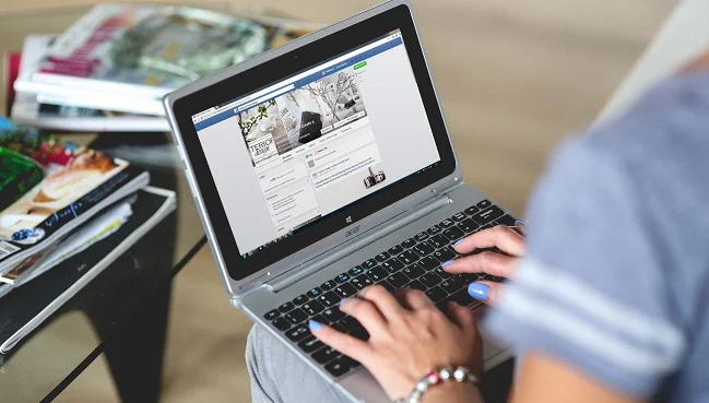hands-woman-laptop-notebook (1) web.jpg