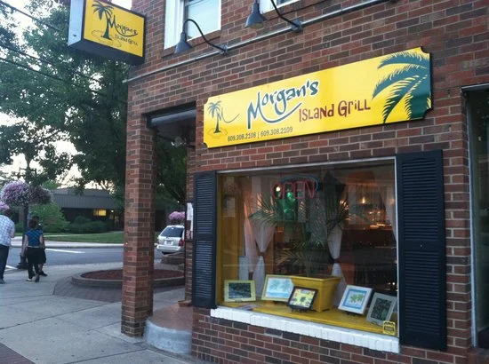 CARIBBEAN CUISINE WITH A LIVELY ATMOSPHERE