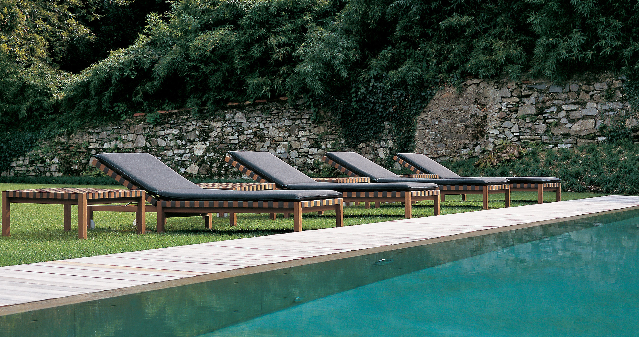 MISTRAL_104_sunlounger2880x1520.jpeg