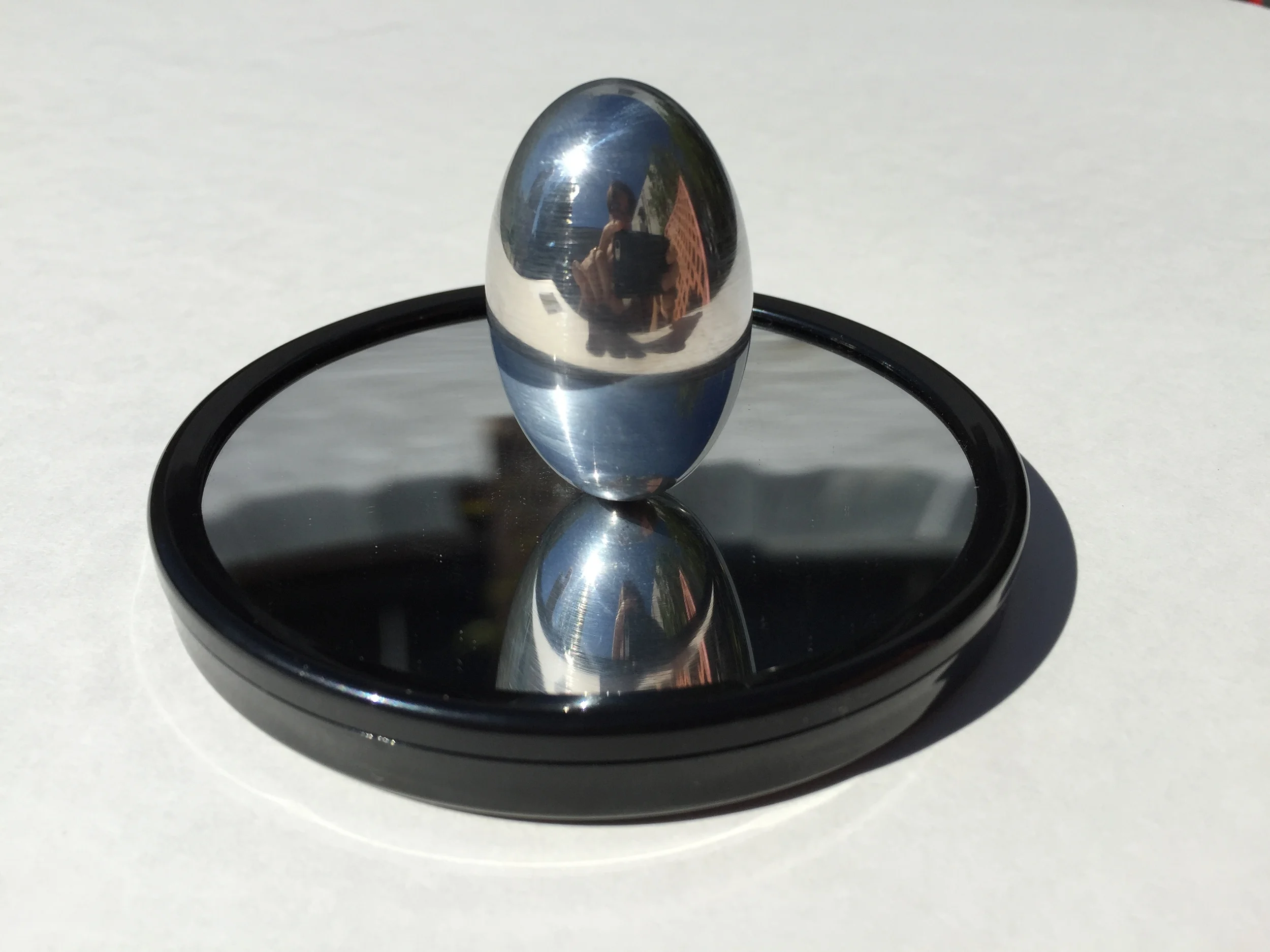 Aluminum PhiTOP standing on a concave shaving mirror