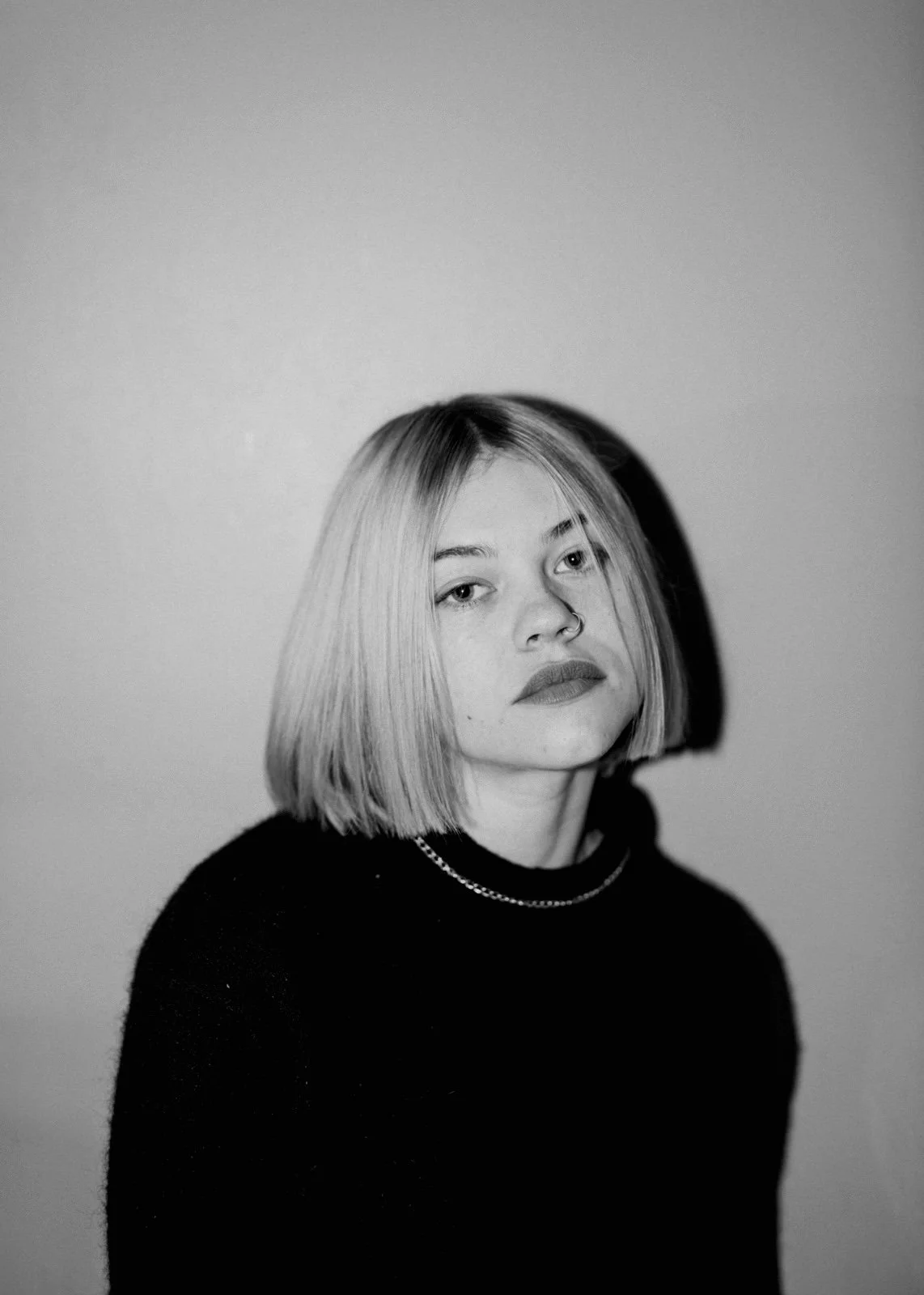 Blonde roots bob.jpg