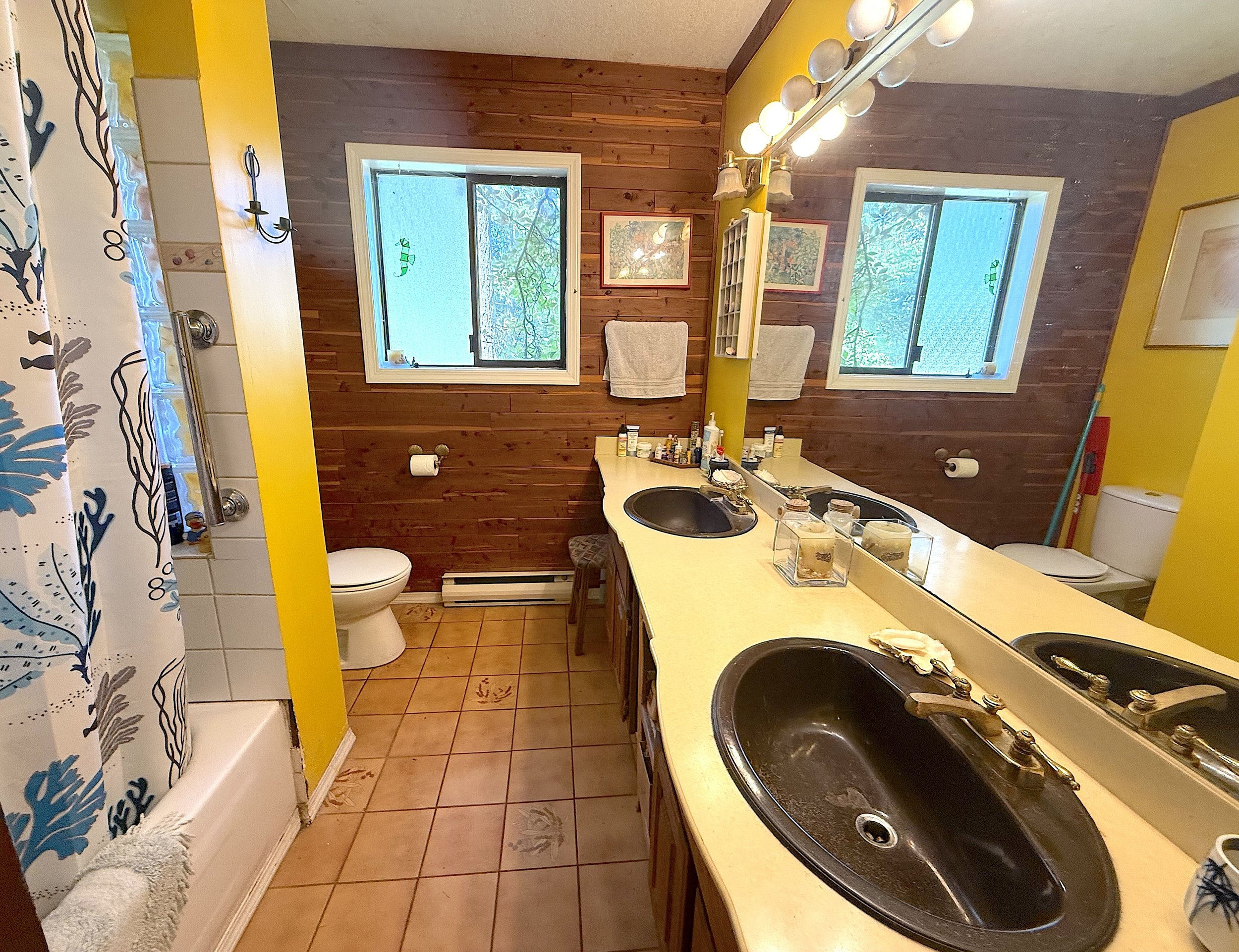 MAIN WASHROOM - 1690 COTTAGE WAY.jpg
