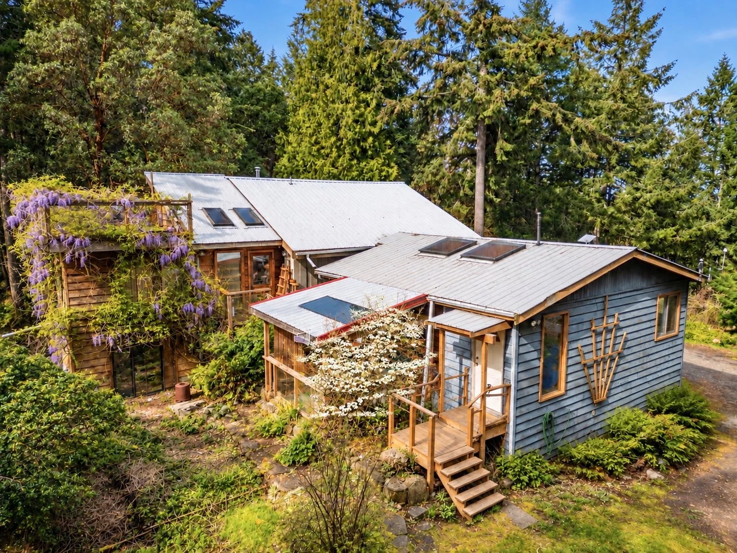 SUITE ENTANCE AND SIDE OF MAIN HOUSE - 1690 COTTAGE WAY.jpg