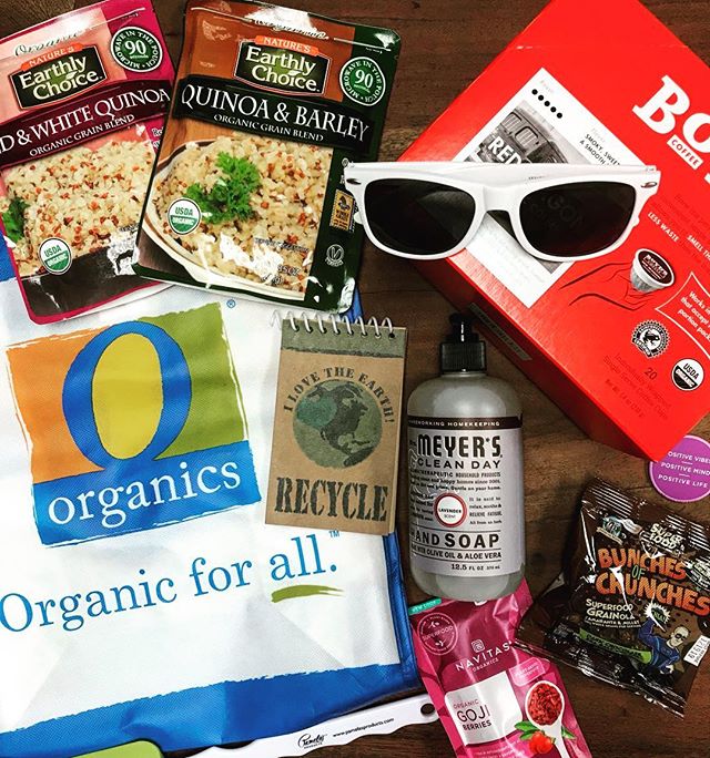 🌍GIVEAWAY🌍 💥 As part of @jewelosco ‘s Earth Month Extravaganza, I’m giving away a $60 Gift Card to Jewel! Winner will pick up gift card at Saturday’s celebration at their Naperville location from 12-4pm. Samples from 45 organic products, live music, and prizes! Join me for the fun! Link in Bio! ⬇️
Rules to Enter Giveaway:
1️⃣ Like this Post ❣️
2️⃣ Follow @chipescetarian & @jewelosco
3️⃣ Tag friends you’d take with you! (each tag = 1 entry, unlimited entries)
⬇️
Winner gets picked tomorrow 4/4 at Noon! U.S. Residents only. GOOD LUCK!
.
.
.
.
.
.
#chipescetarian #jewelosco #partner #gogreenwithjewel #giveaway #earthmonthatjewel #wheretoeat #gogreennotbroke #naperville #eeeeeats #chicago #sponsored #chicagogram #chicagoeats #chicagofood #eatingfortheinsta #entertowin #devourpower #shotoniphonex #starvingfoodseeker #foodie #foodstagram #forkyeah #foodpornshare #feedfeed #infatuationchi #dailyfoodfeed #eatfamous #chicagofoodauthority #foodblogger