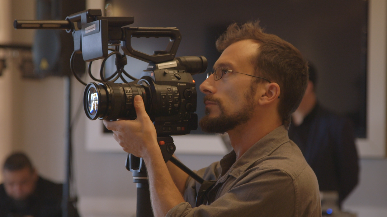Eben Portnoy Cinematographer Eben grew up on a farm on Cape Cod, Massachusetts and spent his teens and early twenties shellfishing, building houses, teaching art, and traveling the world performing in experimental pop bands. He graduated with an MFA in Film Directing from UCLA in 2014. Eben is by far our sweetest and most friendly member of Spin the Dial (and that’s saying a lot!) When he’s not making wedding films he’s working on his feature doc film that he is shooting in South Korea.