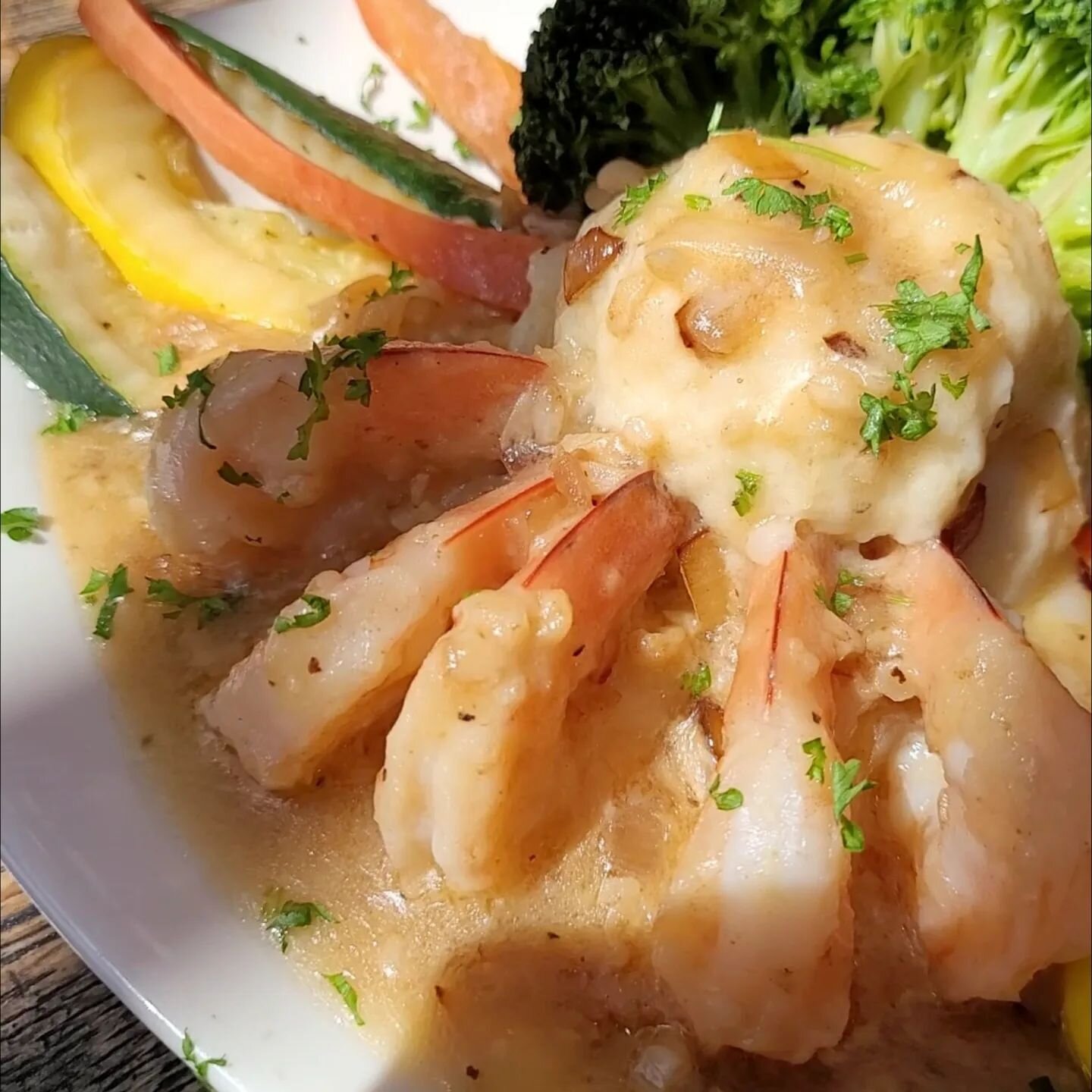 🦐What kind of online videos do shrimp love to watch? Hardcore prawn🤣😁🤣😁🤣

Try 7 Mile's Shirley's Scampi with Garlic Mashed Potatoes and Steamed Veggies...it's shrimply the best!🦐😁❤️