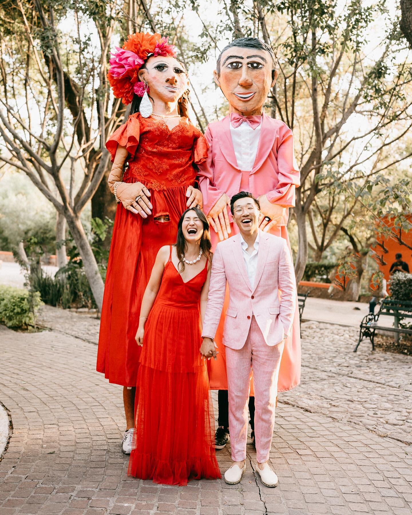 All the Valentine&rsquo;s vibes with these two love birds who celebrated, danced and laughed through San Miguel de Allende streets. Happy Valentine&rsquo;s to all those beautiful couples who are about to celebrate their special day in Mexico soon ❤️?