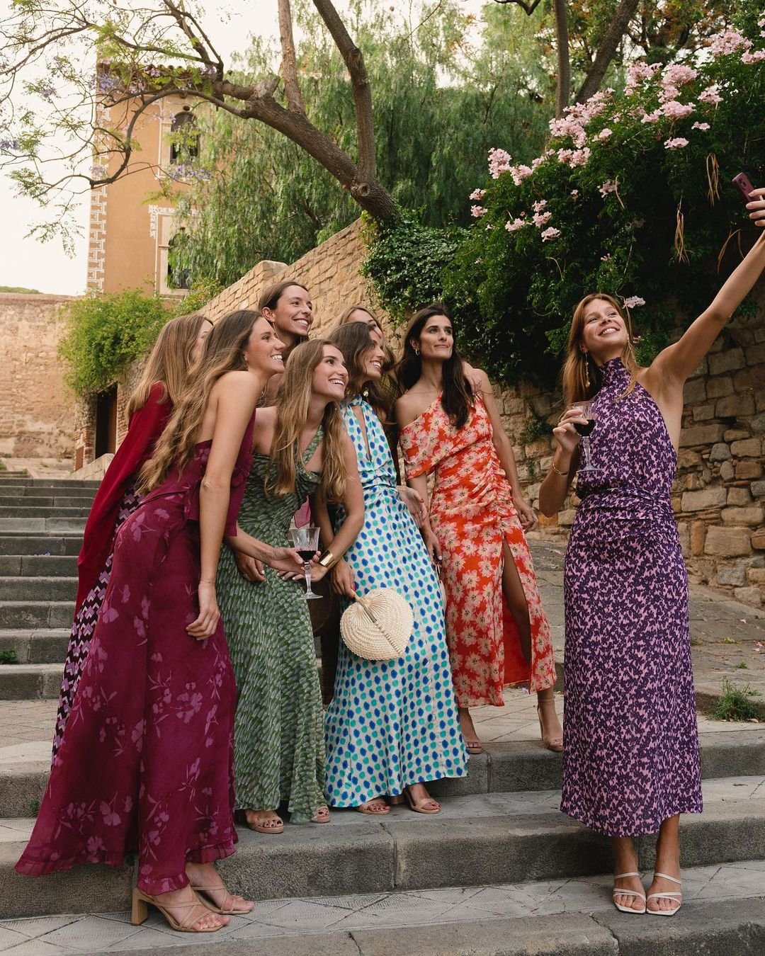  Etiqueta de vestuario para invitada de boda: Tu guía para brillar con estilo