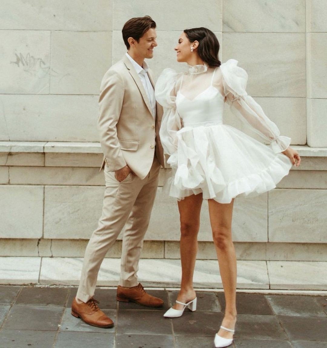 La inspiraci&oacute;n de est&aacute;s temporadas de calor: LITTLE WHITE DRESS. 🤍✨

El look perfecto para deslumbrar con estilo y frescura en tu boda. Jugando con diferentes aplicaciones y siluetas, un mini vestido es la gran opci&oacute;n para novia