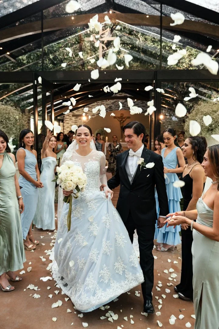 Una boda de ensueño en Oakland, Allende con vestido azul y detalles hechos con amor