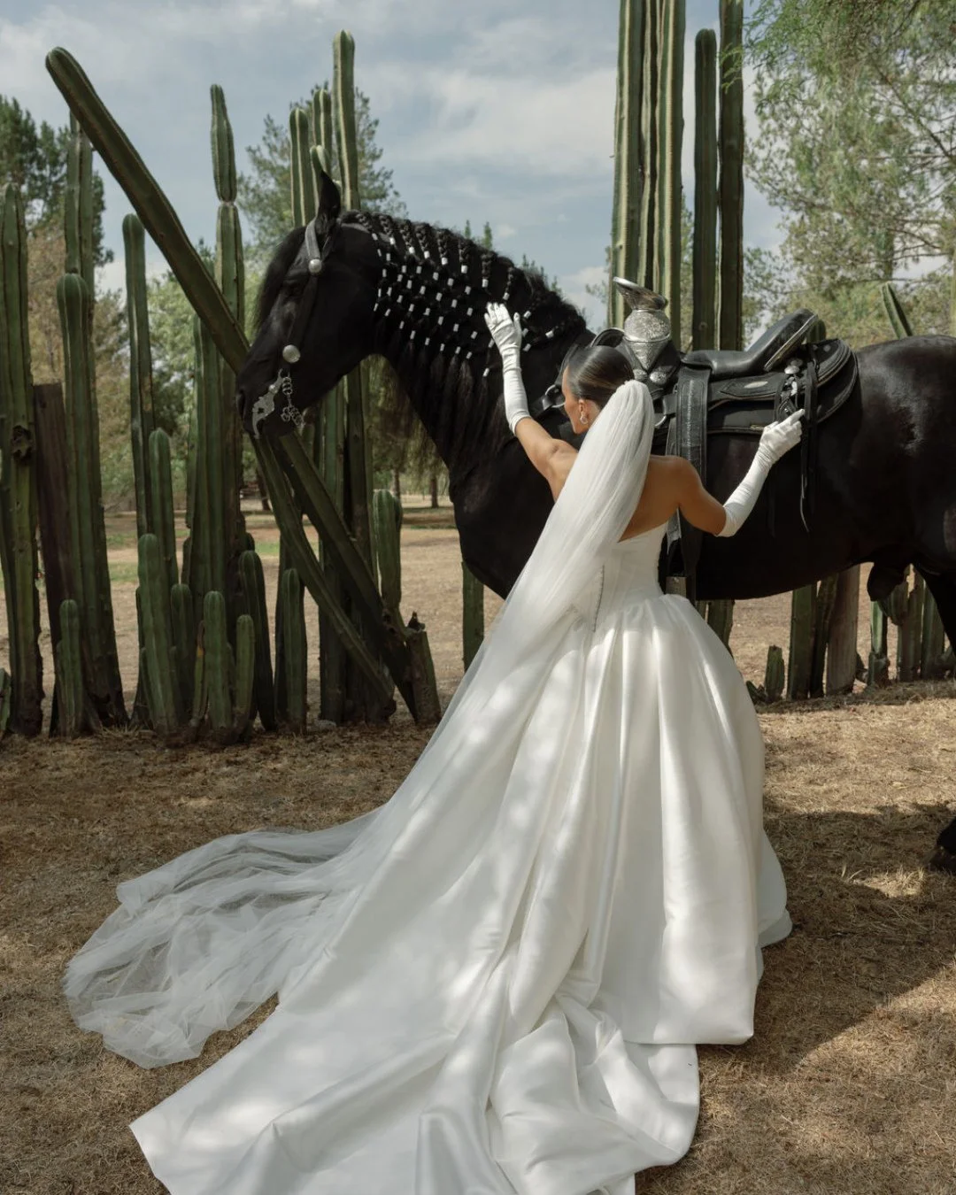 Si tuvi&eacute;ramos que resumir a @smabougainvillea en una sola palabra ser&iacute;a: experiencia.
Su equipo tiene ese don de convertir cada boda o evento en momentos que se sienten, se viven y se recuerdan para siempre. 🌿✨
No solo organizan, crean