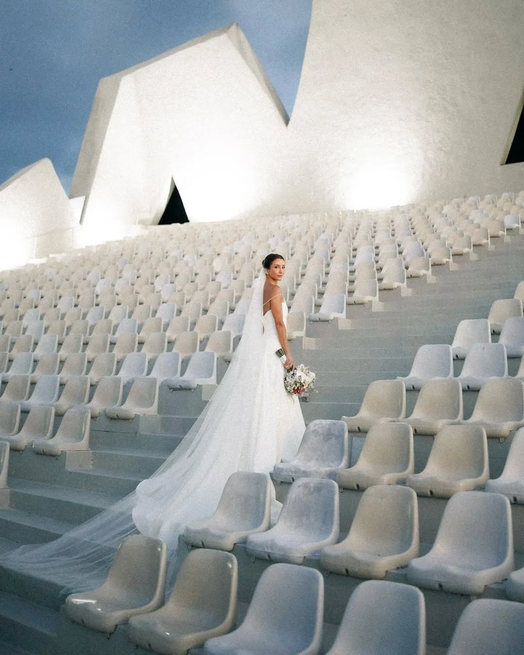 Imagina dar el &quot;s&iacute;, quiero&quot; en un lugar donde cada rinc&oacute;n resuena romance y cada momento se siente encantado. La boda de tus sue&ntilde;os merece un escenario tan majestuoso como tu historia de amor. ✨
#fridaenamorada 

Venue: