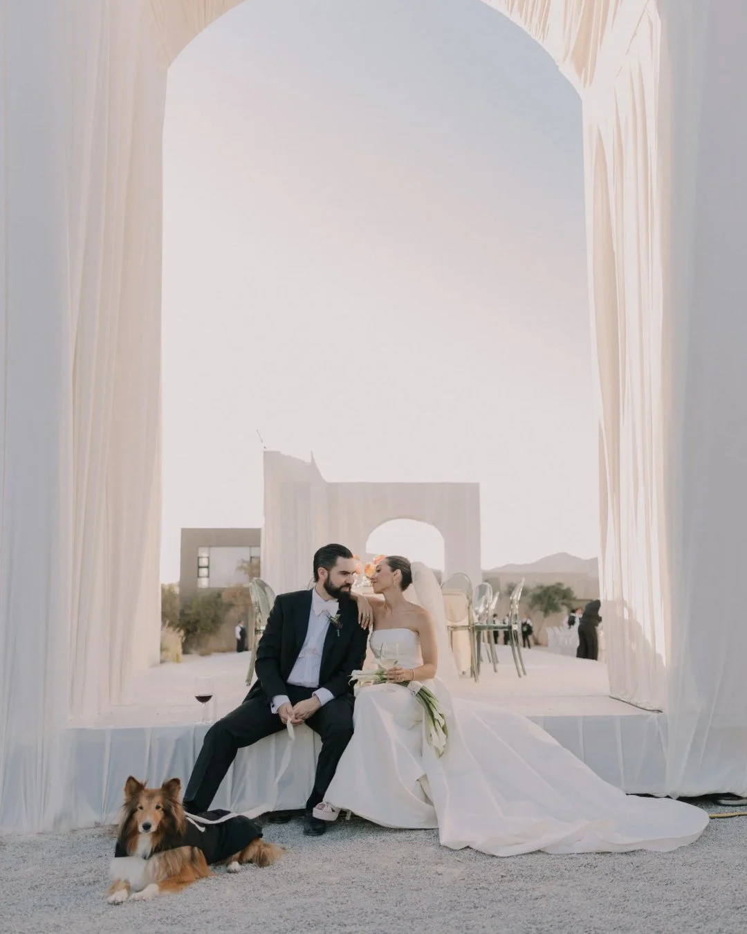 Tu boda merece ser &uacute;nica, y @rgeventdesigner lo hace posible. Desde la primera idea hasta el &uacute;ltimo brindis, &eacute;l se asegura de que cada detalle refleje tu estilo y tu historia de amor. 💍✨

Con Roberto, planear tu boda es disfruta
