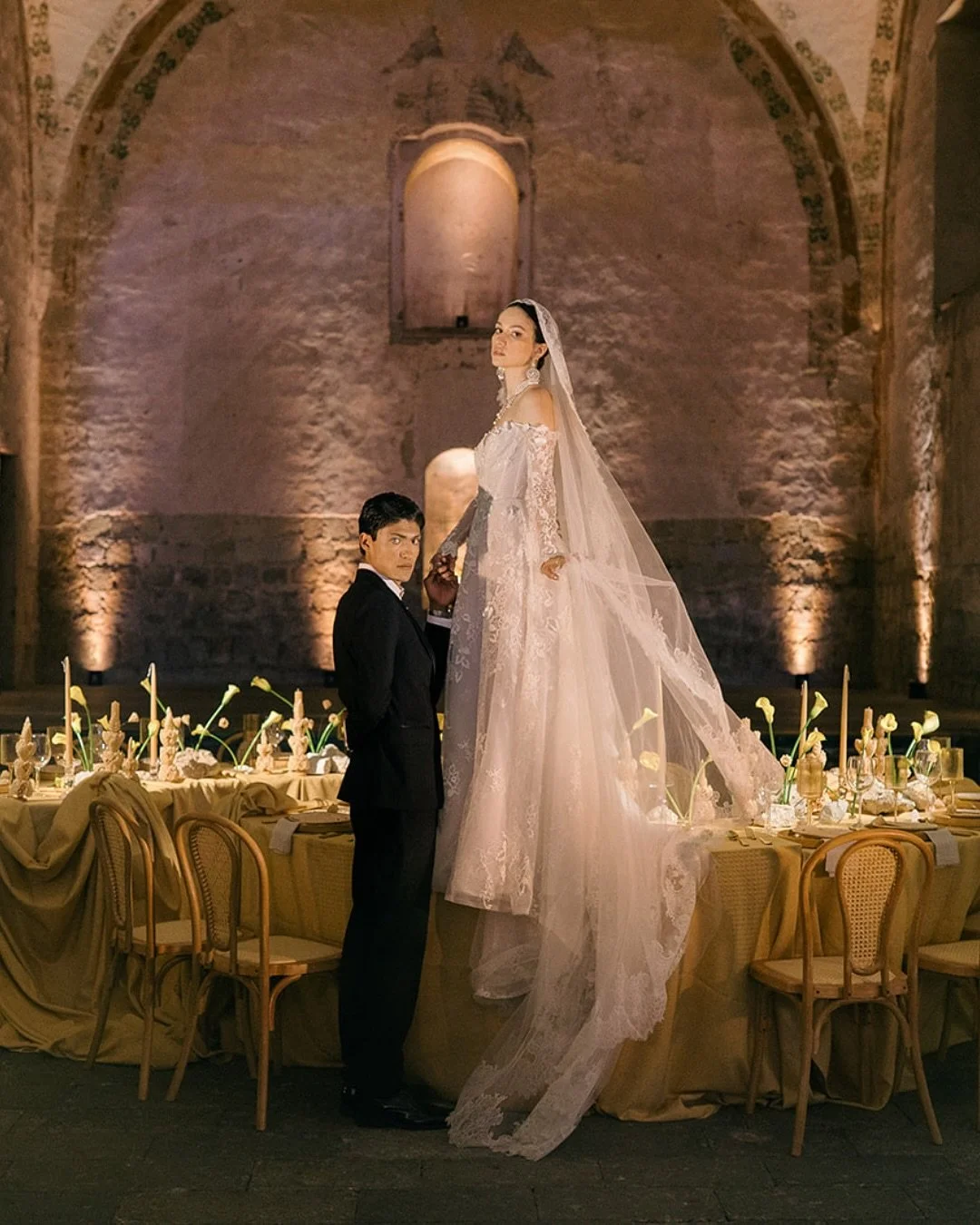LUJO MEXICANO REDEFINIDO: EDITORIAL DE BODA EN EL HOTEL QUINTA REAL OAXACA POR FRIDA ENAMORADA. 

Oaxaca tiene magia. Y cuando se mezcla con dise&ntilde;o, visi&oacute;n y respeto por la tradici&oacute;n, nace algo como esto. ✨🤍

Esta producci&oacut