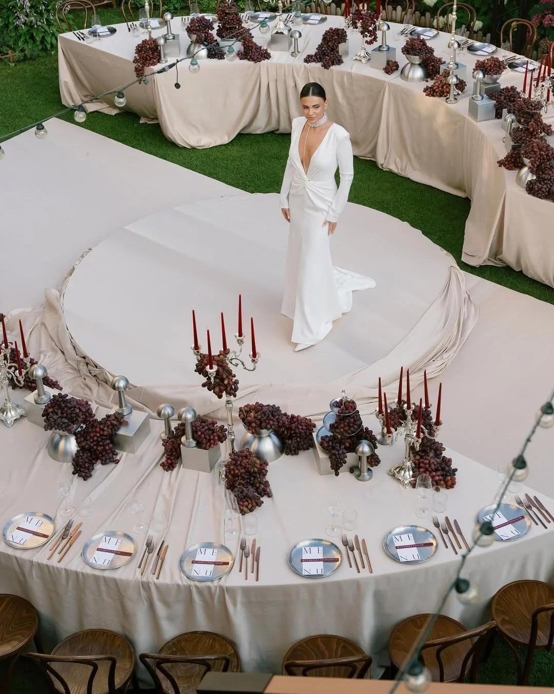 &iquest;Listos para brillar con luz propia? ✨ La &uacute;ltima tendencia en decoraci&oacute;n de bodas se apodera del escenario, &iexcl;literalmente! 

Una pista de baile en el coraz&oacute;n de la recepci&oacute;n crea una atm&oacute;sfera electriza