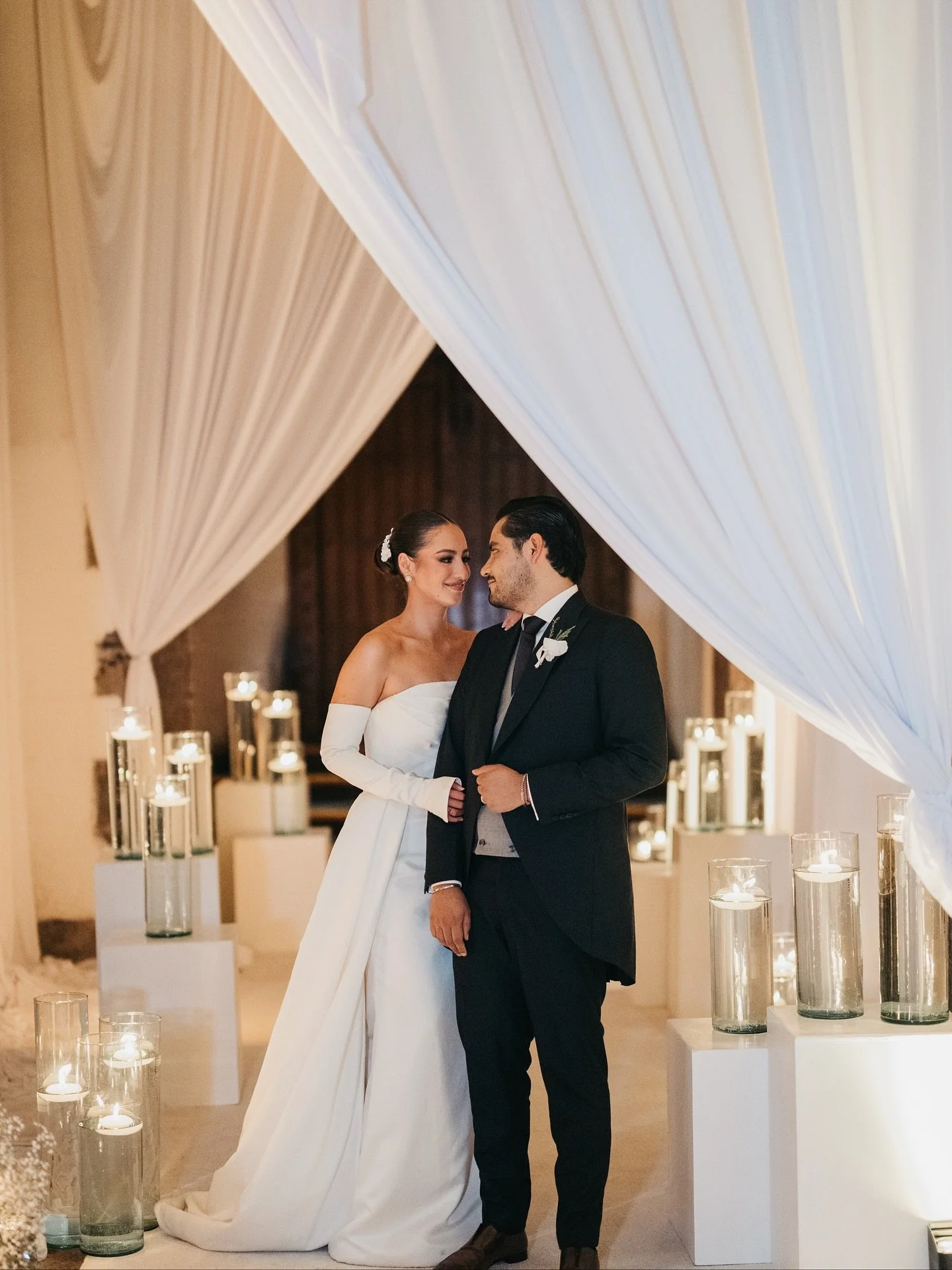 UNA BODA LLENA DE ELEGANCIA Y ROMANCE EN EL EX CONVENTO DE SAN HIP&Oacute;LITO, CDMX.

Entre los muros llenos de historia del Ex Convento San Hip&oacute;lito y la elegancia atemporal del Four Seasons, Natalia y Alfredo vivieron una boda que fue pura 