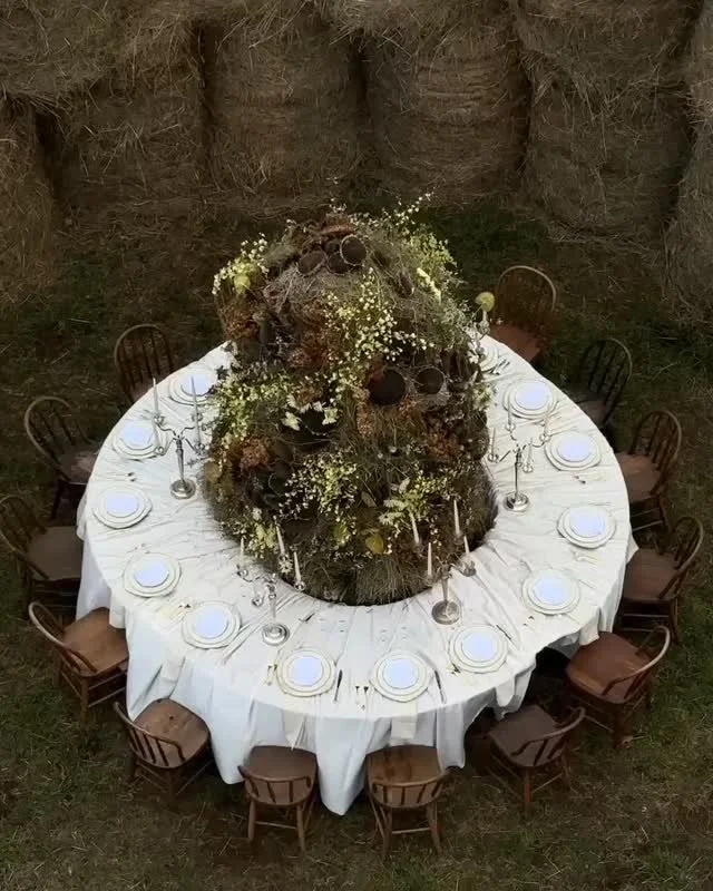 &iexcl;Ad&eacute;ntrate en un mundo donde el encanto r&uacute;stico se fusiona con el estilo moderno! 🌾✨ Descubre c&oacute;mo un dise&ntilde;o innovador transforma el coraz&oacute;n de la granja en un santuario de estilo y sostenibilidad. D&eacute;j