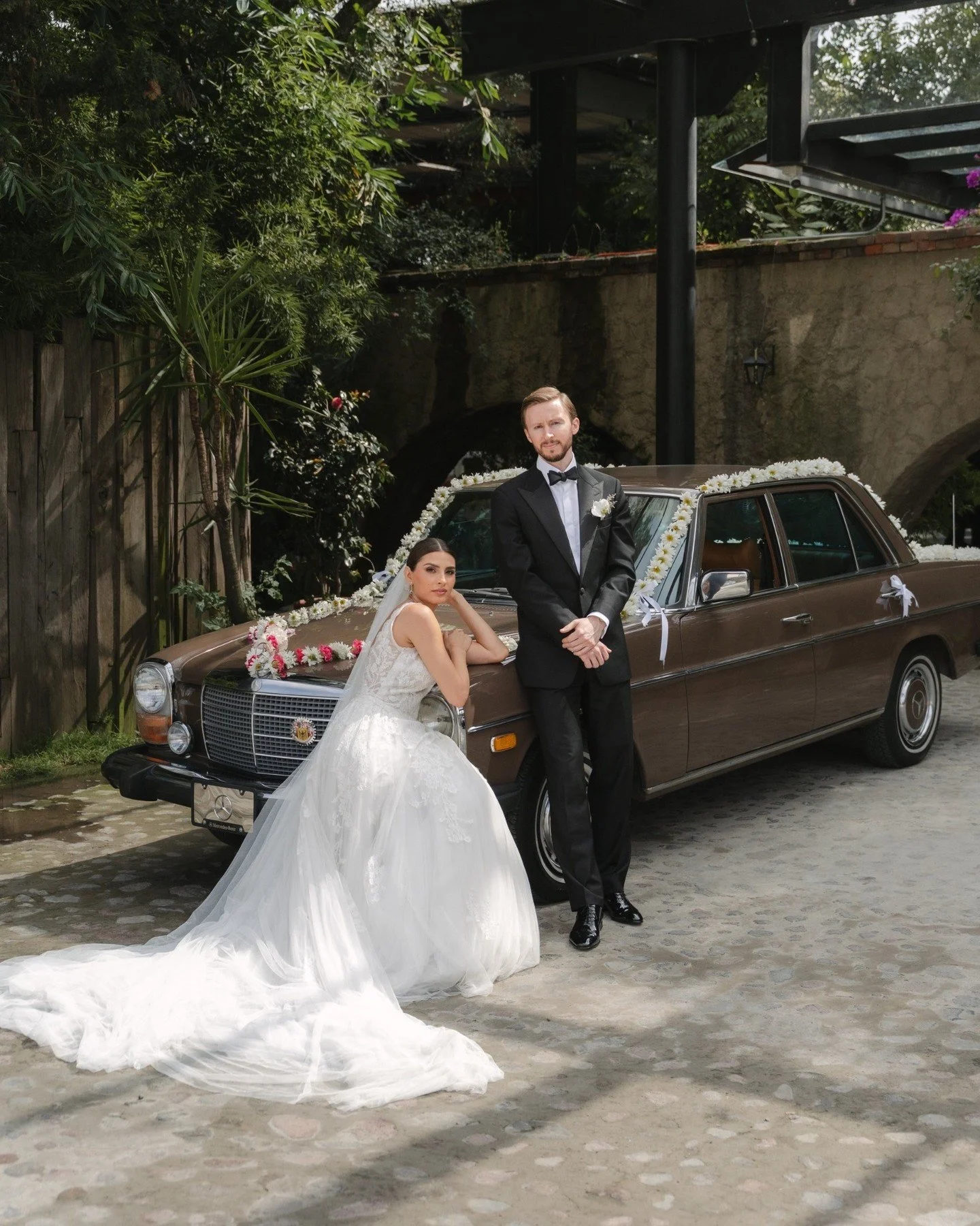 Hay algo especial en la forma en la que @hickelii ve el amor a trav&eacute;s de su lente, cuenta historias con intenci&oacute;n, emoci&oacute;n y una sensibilidad que se reconoce al instante. Su trabajo tiene esa mezcla perfecta entre lo natural y lo