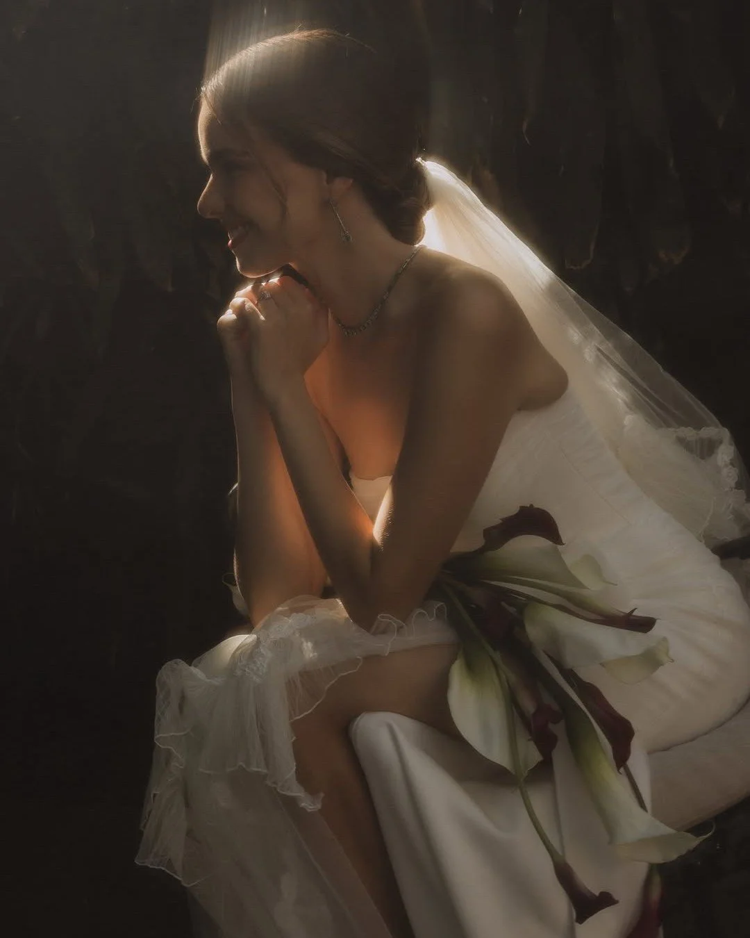 &iquest;Alguna vez te has preguntado qu&eacute; historias se esconden detr&aacute;s de cada imagen? ✨ Conoce a @beatrizcastrophoto, la artista que transforma momentos fugaces en recuerdos eternos. Desde su lente, cada mirada cuenta una historia &uacu