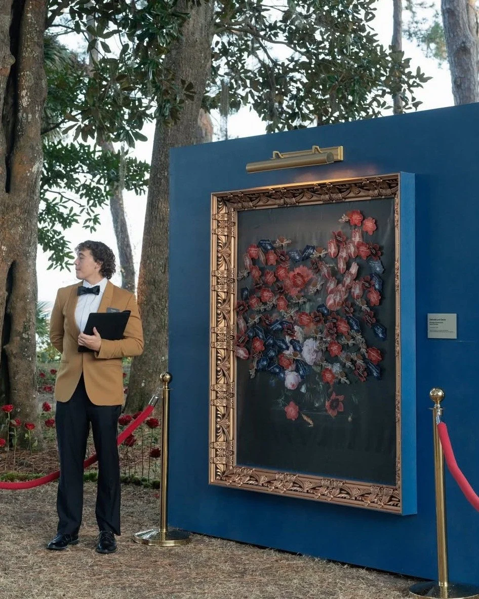 Estamos obsesionadas con esta obra de arte, literal. 🌹

Para todas las parejas amantes del arte o para aquellas quienes tal vez su primera cita fue en un museo, imag&iacute;nense recibir a sus invitados con una obra titulada con sus nombres, donde c