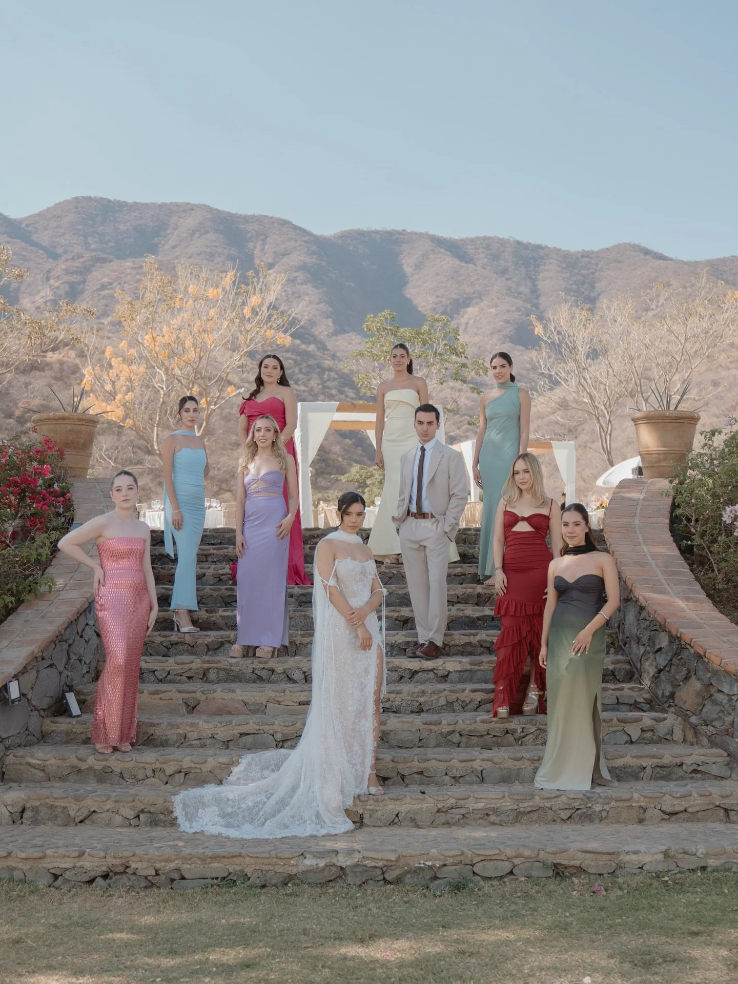 El momento m&aacute;s especial de tu vida merece un escenario m&aacute;gico. 🌿 @Chapinaya, el venue perfecto en Jalisco, fusiona la belleza de la naturaleza con el encanto de tu historia de amor. Imagina decir &ldquo;s&iacute;, acepto&rdquo; rodeado