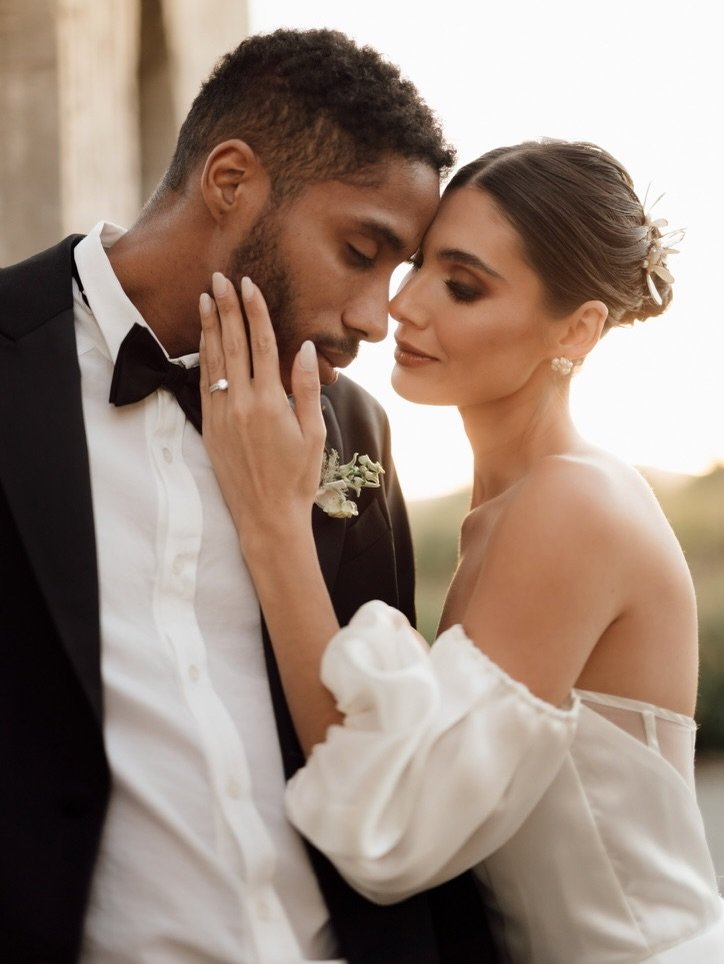 &iquest;Lista para brillar en tu gran d&iacute;a? &iexcl;Conoce al incre&iacute;ble equipo de @tribunupcial detr&aacute;s del look de novia de tus sue&ntilde;os! Desde un maquillaje impecable hasta peinados deslumbrantes, su equipo experto est&aacute