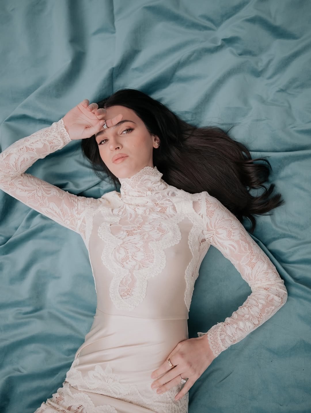 Bridal portraits but make it editorial. ✨

AMAMOS cuando las novias se toman un tiempo para lucir su mejor versi&oacute;n el d&iacute;a de su boda. Aparta unos minutos de tu gran d&iacute;a para que t&uacute; y tu pareja jueguen y experimenten de la 