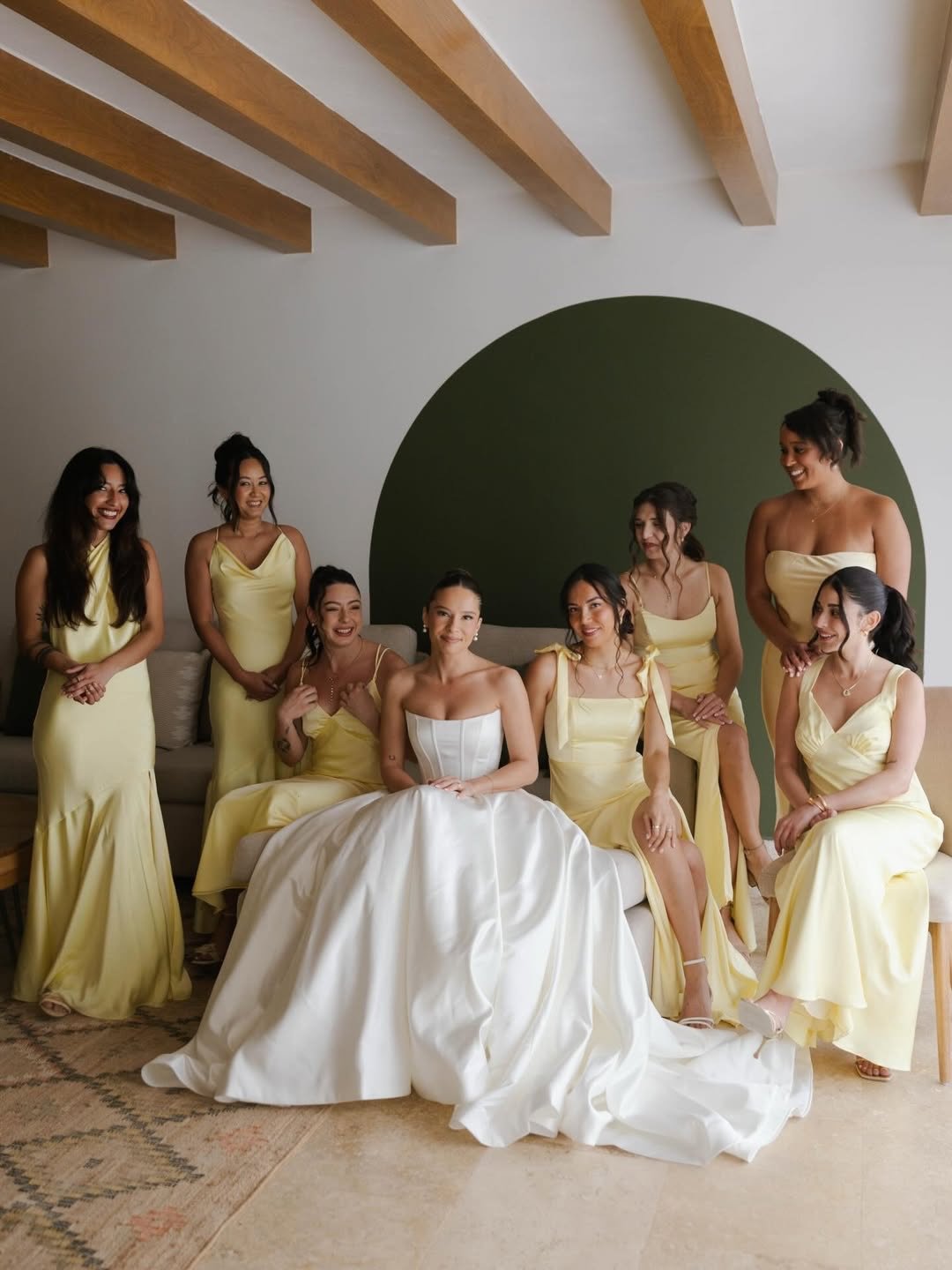 Conoce a @bypaolamarquez_, el alma y el coraz&oacute;n detr&aacute;s del lente para parejas que abrazan el amor en su forma m&aacute;s genuina. Su pasi&oacute;n por capturar momentos c&aacute;lidos y aut&eacute;nticos brilla en cada fotograf&iacute;a