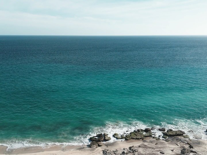 Hay videos de boda que no solo documentan un d&iacute;a, sino que te hacen sentirlo otra vez. El trabajo de @danielmatusdm tiene justo eso: una forma aut&eacute;ntica, emotiva y est&eacute;tica de contar historias de amor. 🤍

Tener un buen vide&oacu