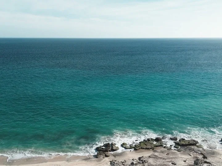 Hay videos de boda que no solo documentan un d&iacute;a, sino que te hacen sentirlo otra vez. El trabajo de @danielmatusdm tiene justo eso: una forma aut&eacute;ntica, emotiva y est&eacute;tica de contar historias de amor. 🤍

Tener un buen vide&oacu