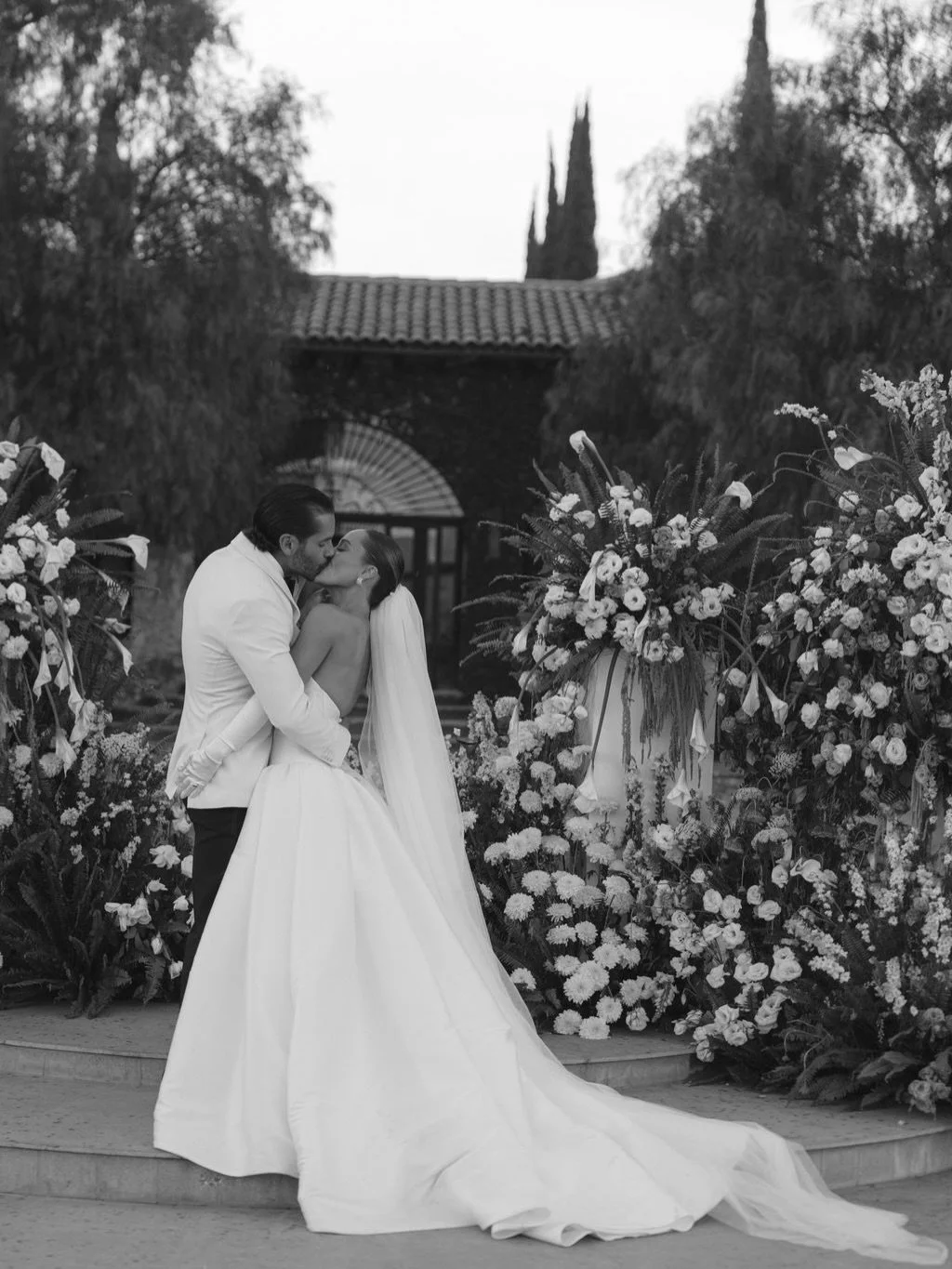 &iquest;Sue&ntilde;as con una boda de cuento de hadas en la encantadora San Miguel de Allende? &iexcl;Deja que @smabougainvillea convierta tu visi&oacute;n en realidad! ✨ 

Con su atenci&oacute;n al detalle y su pasi&oacute;n por crear momentos inolv