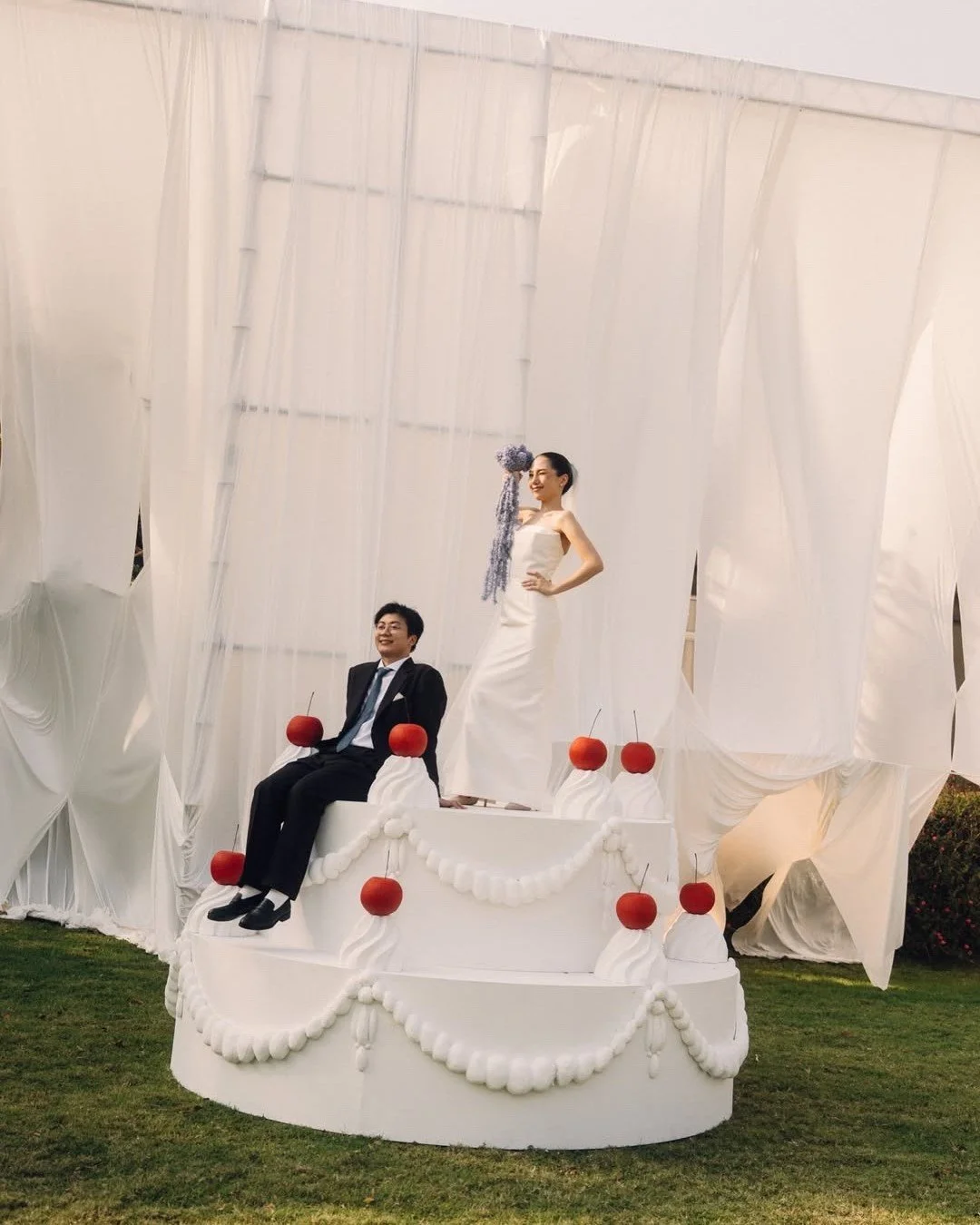 &iquest;Lista para llevar tu pastel de bodas al siguiente nivel? 🍰 

Cada historia de amor merece un momento especial para brillar, &iquest;y qu&eacute; mejor manera de celebrarlo que con un pastel espectacular que refleje su historia &uacute;nica? 