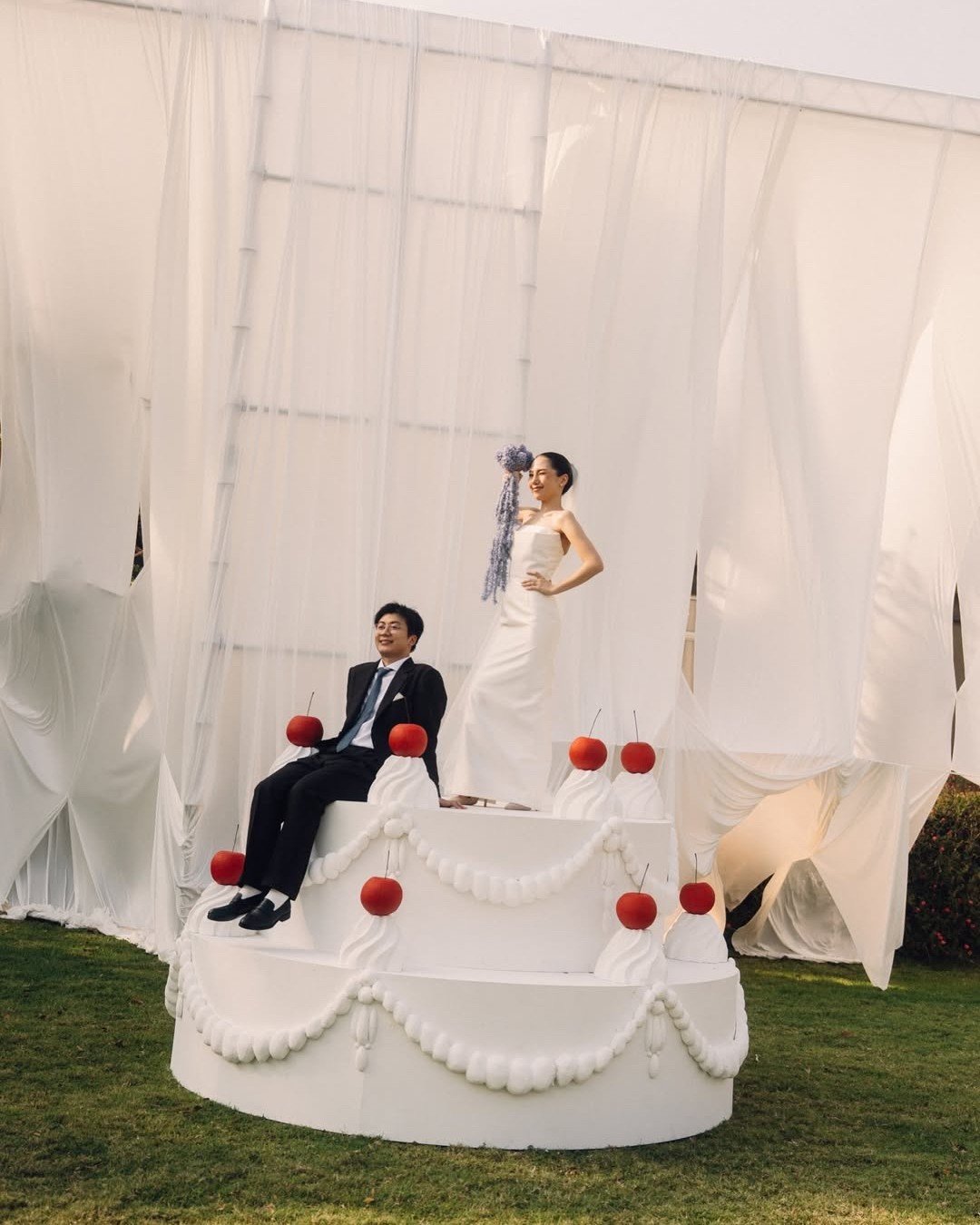 &iquest;Lista para llevar tu pastel de bodas al siguiente nivel? 🍰 

Cada historia de amor merece un momento especial para brillar, &iquest;y qu&eacute; mejor manera de celebrarlo que con un pastel espectacular que refleje su historia &uacute;nica? 