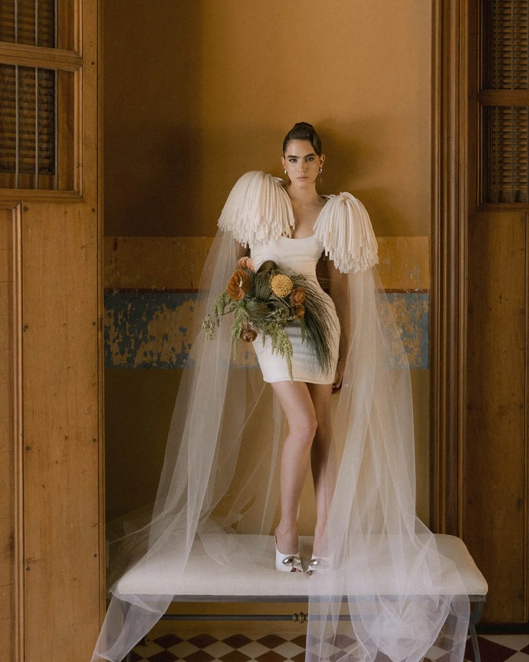 Hay novias que siguen tendencias&hellip; y hay novias que crean su propio estilo. 
Esta editorial en @sanantoniohool, M&eacute;rida es una invitaci&oacute;n a ver la boda desde otro lugar: m&aacute;s libre, m&aacute;s editorial, m&aacute;s t&uacute;.