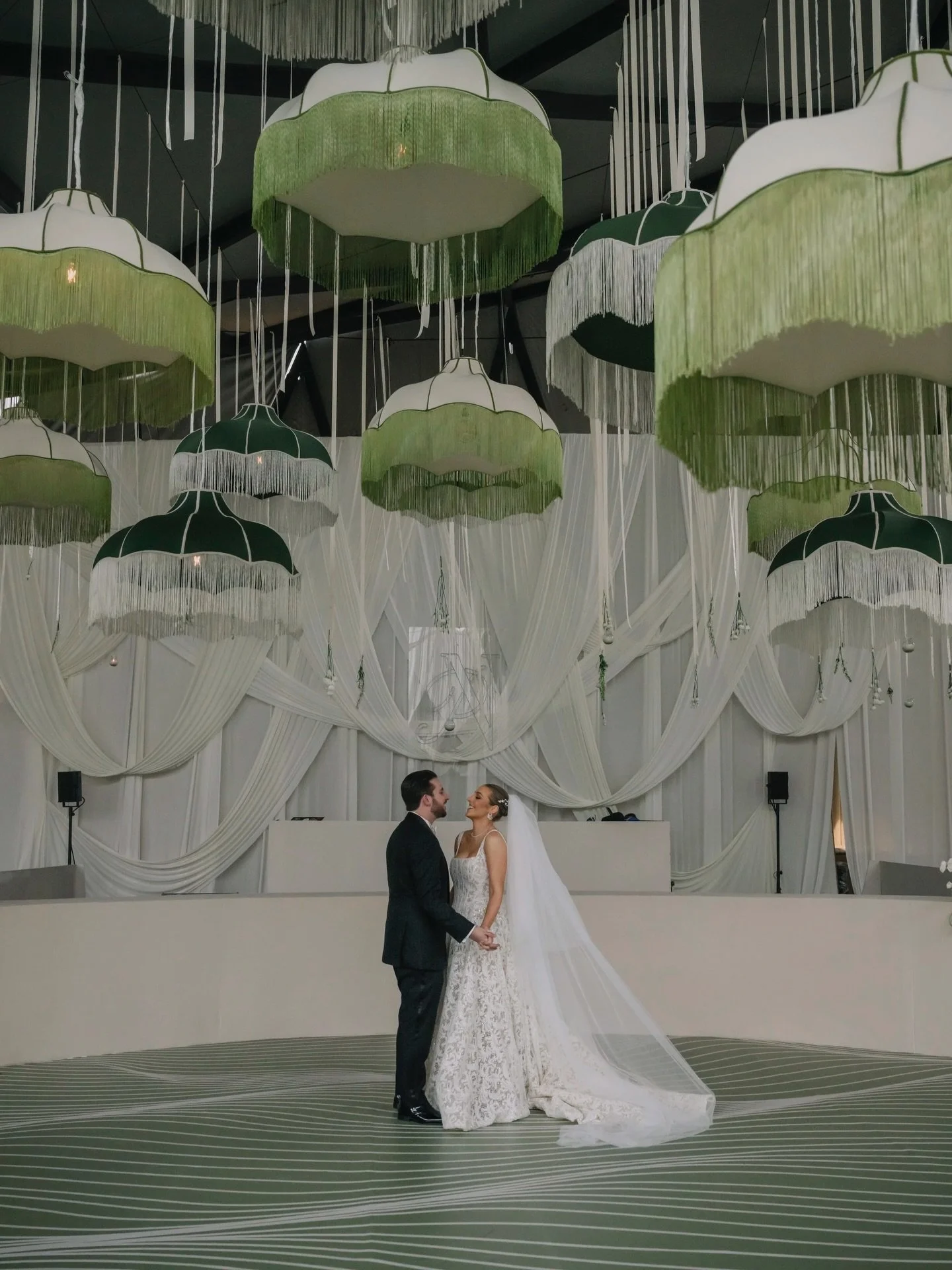 UNA BODA CON UNA ATM&Oacute;SFERA ROM&Aacute;NTICA Y ATEMPORAL EN ATRIO SANTA FE, CDMX. 

Natalie conoci&oacute; a su futuro esposo en la boda de su hermano, ese d&iacute;a marc&oacute; el inicio de una aventura que hizo que atravesara junto a Pepe u